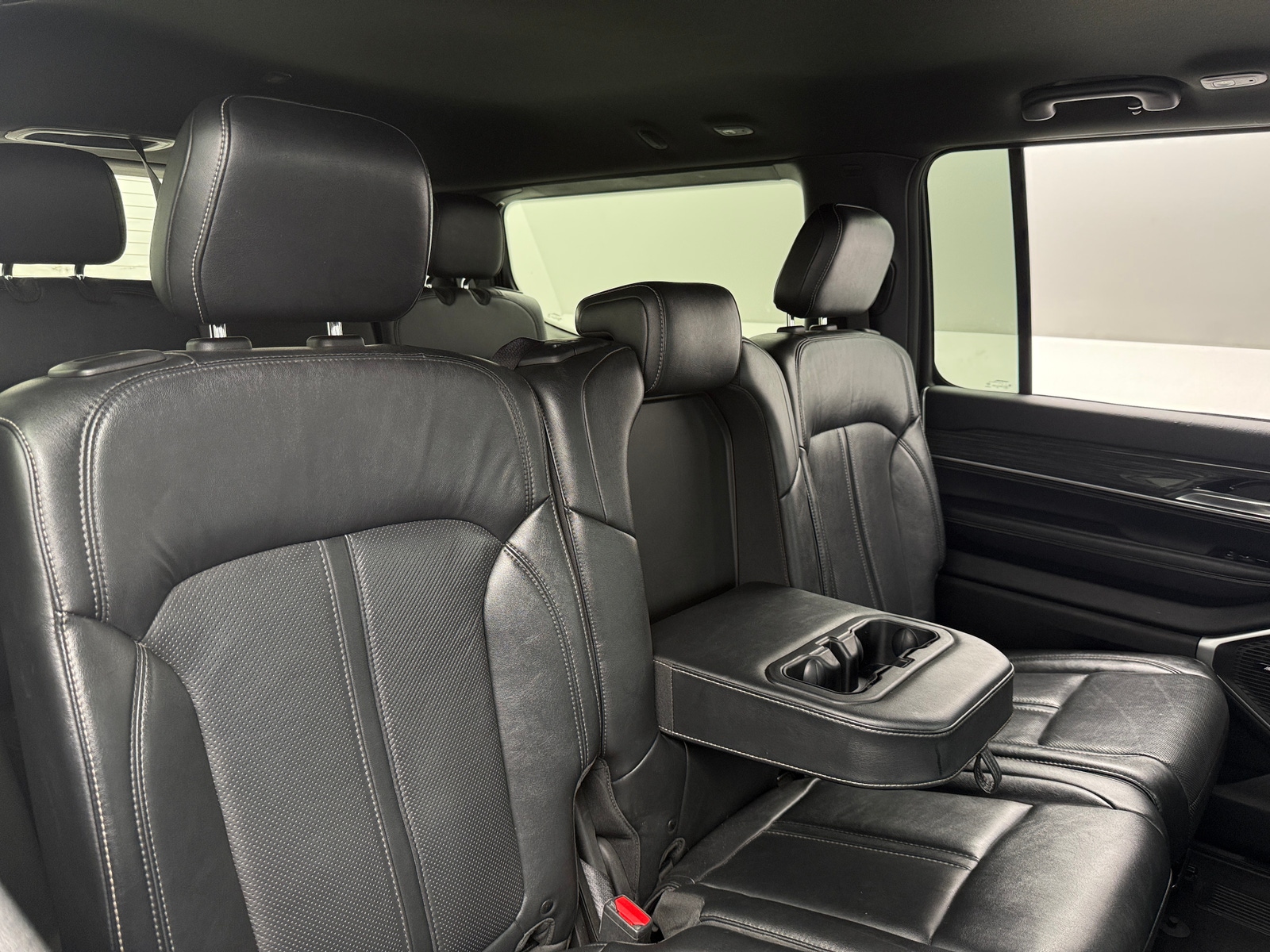 Thumbnail: 2022 Jeep Wagoneer - 5