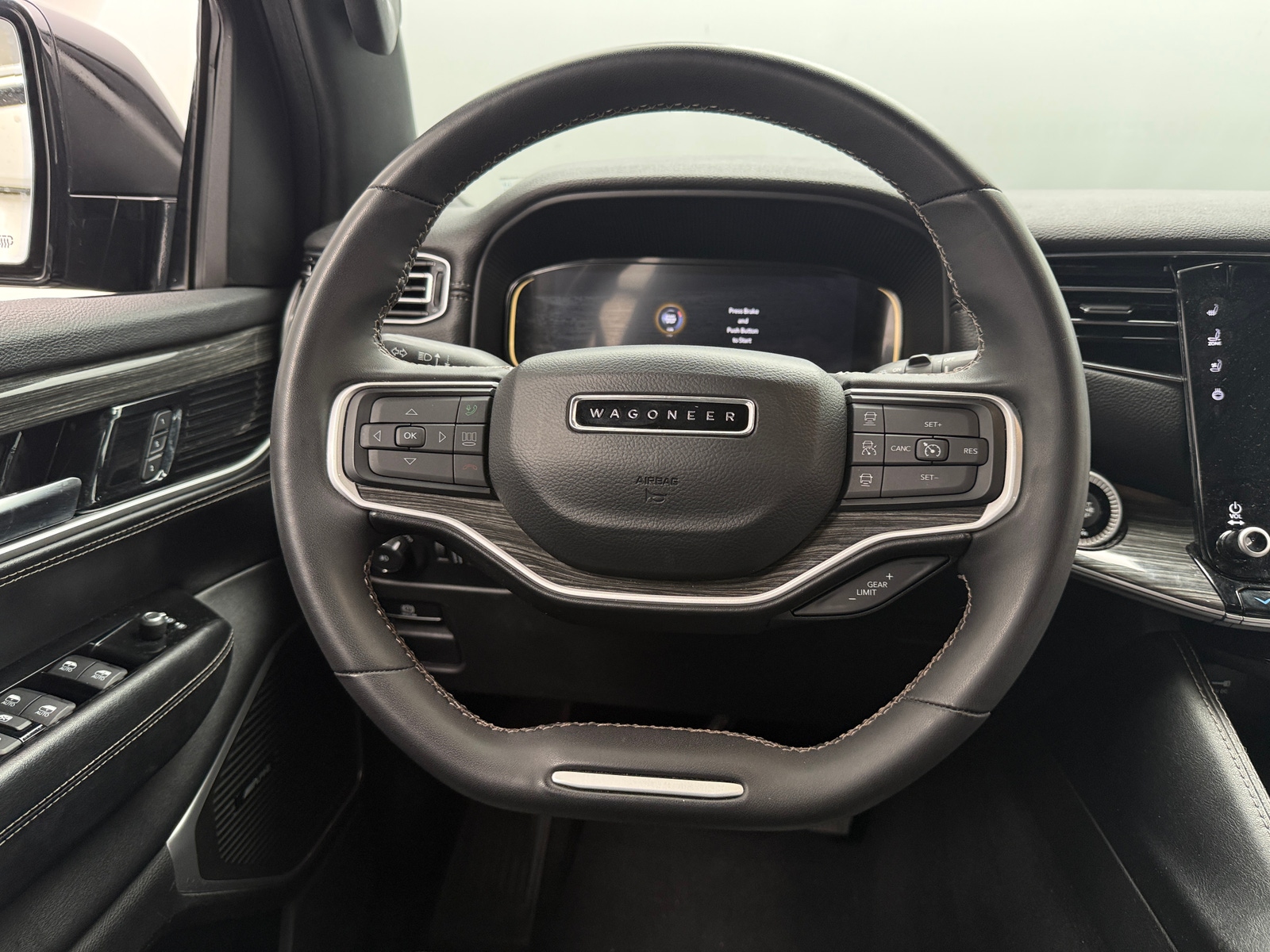 Thumbnail: 2022 Jeep Wagoneer - 4