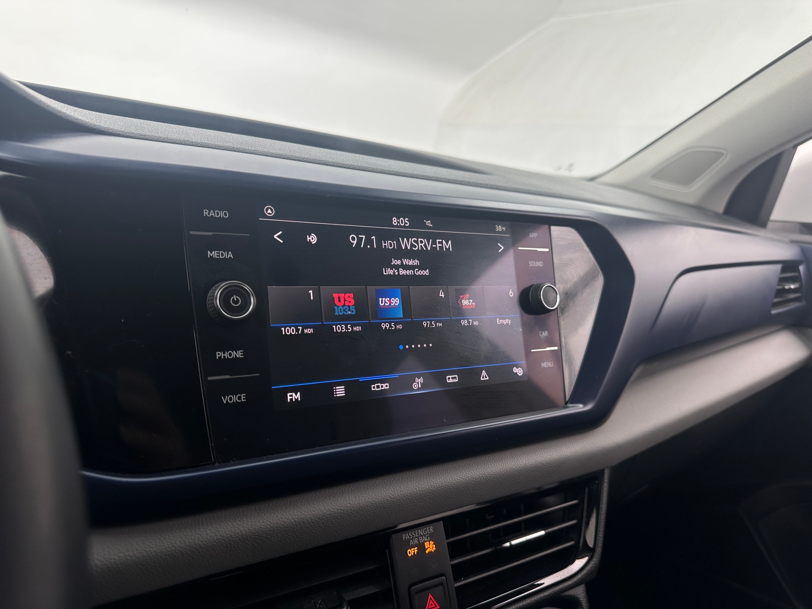 Thumbnail: 2022 Volkswagen Taos - 4