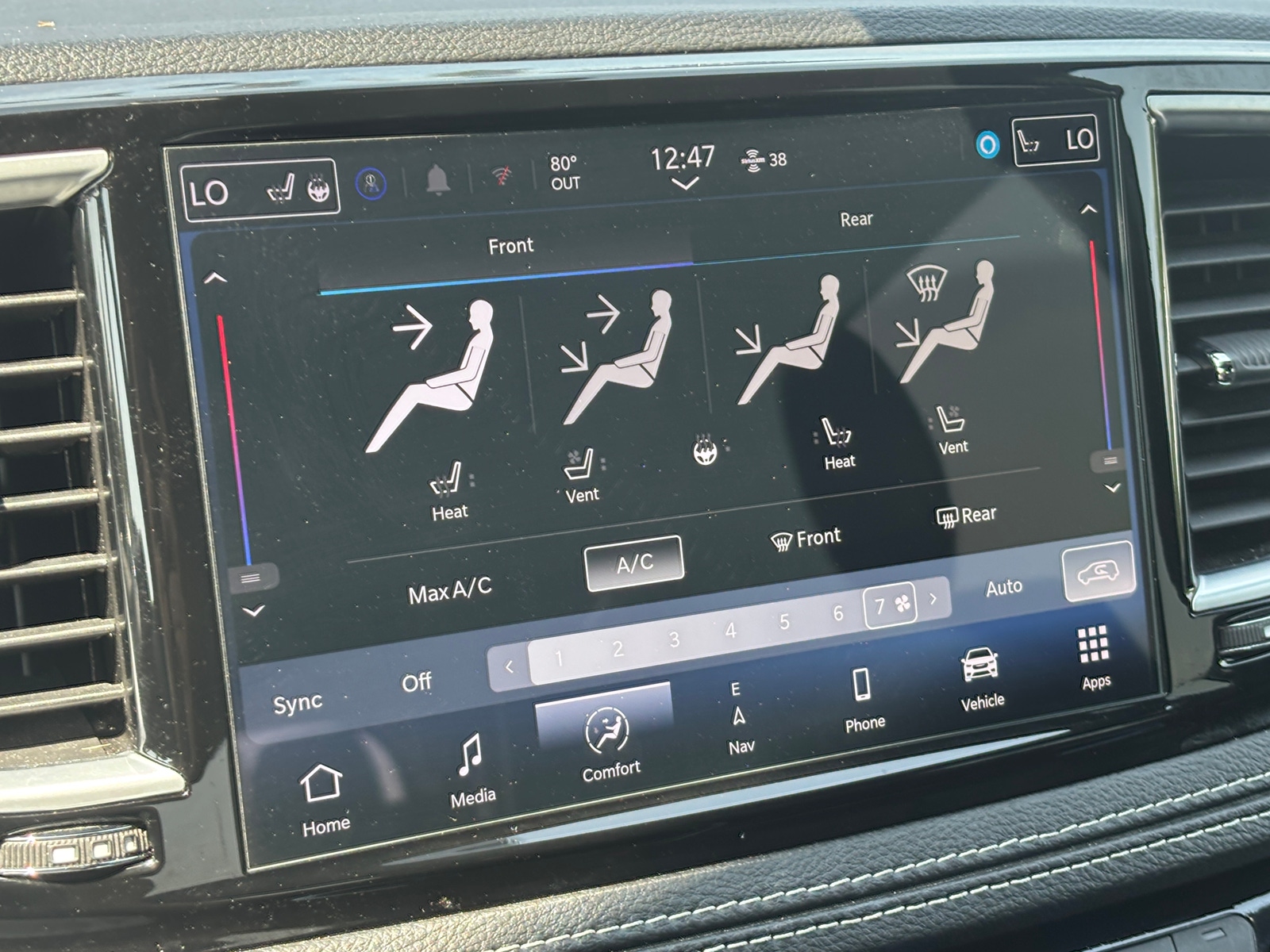 Thumbnail: 2025 Chrysler Pacifica - 4