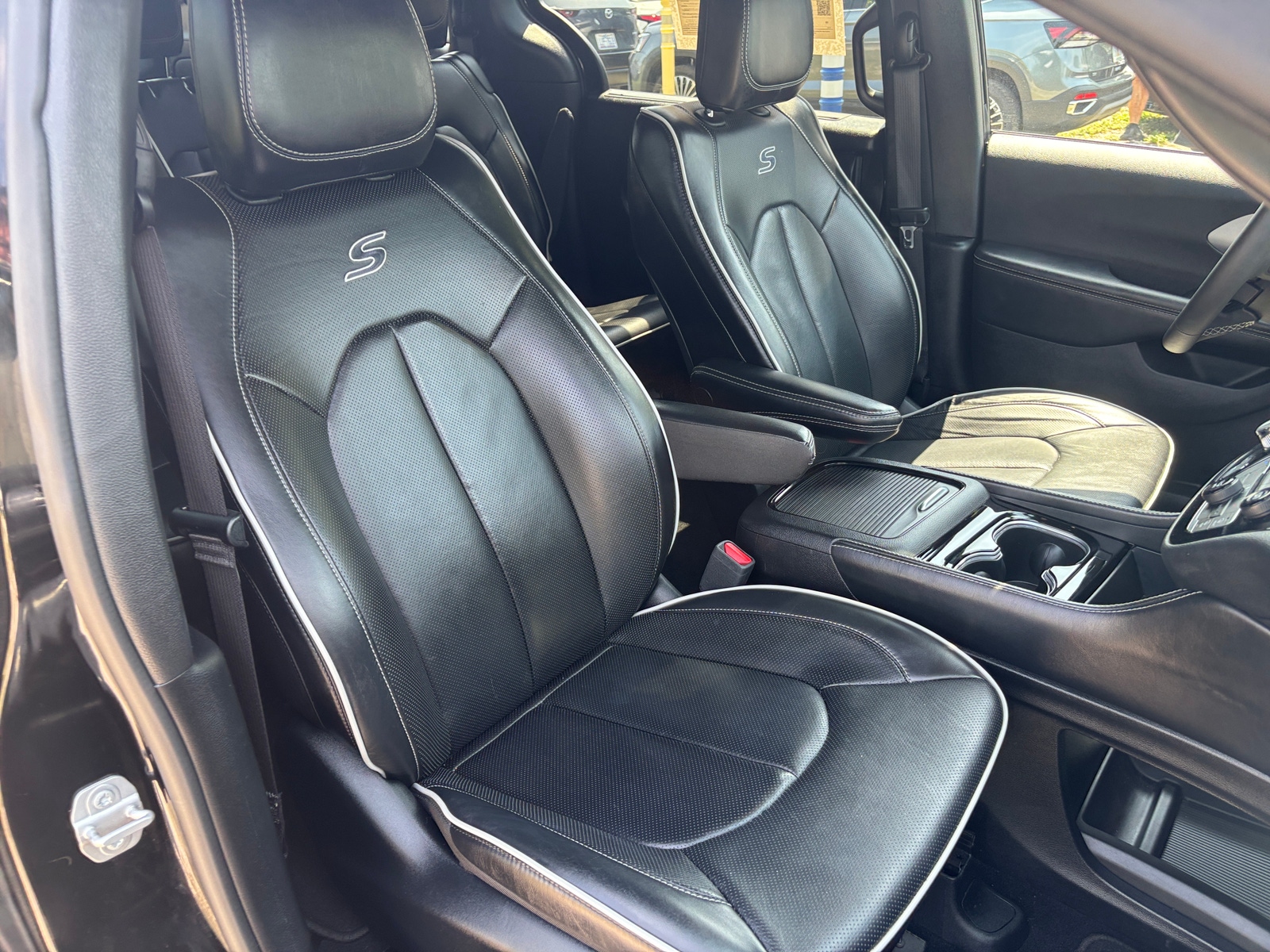 Thumbnail: 2025 Chrysler Pacifica - 2