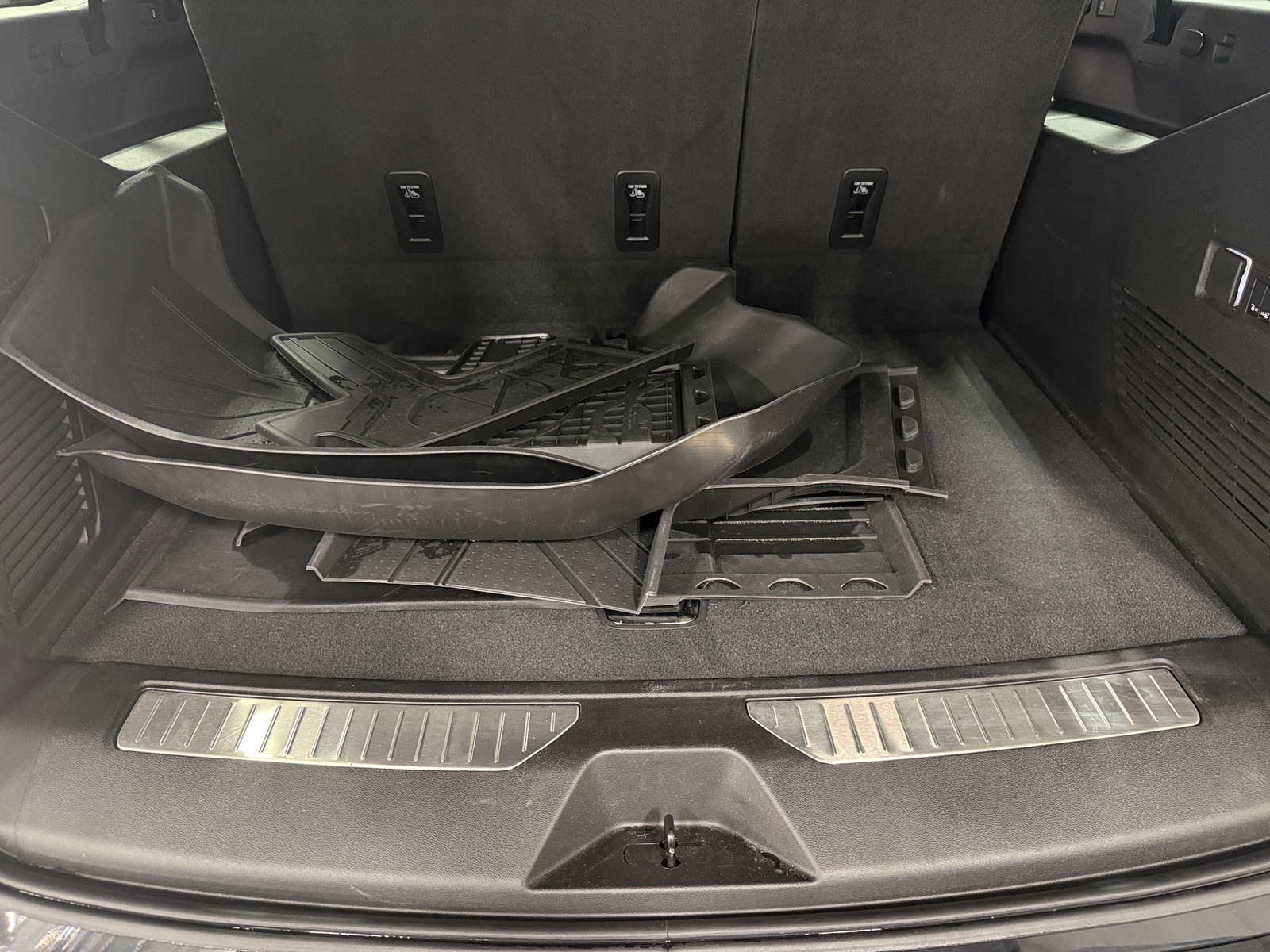 Thumbnail: 2025 Chevrolet Suburban - 6