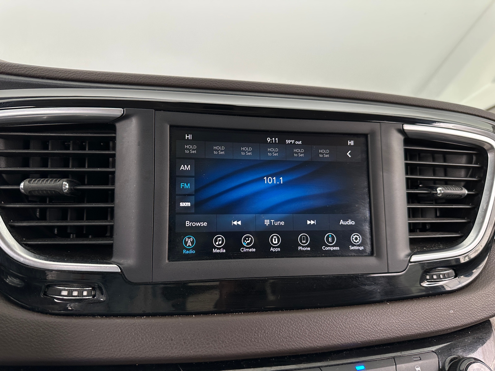 Thumbnail: 2020 Chrysler Pacifica - 4