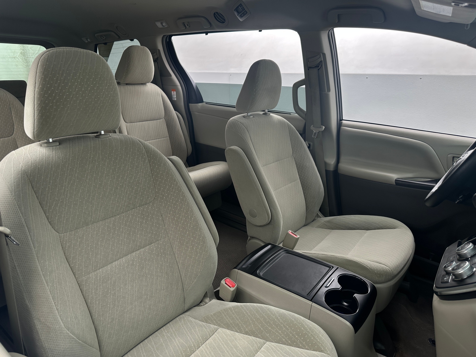 Thumbnail: 2017 Toyota Sienna - 2