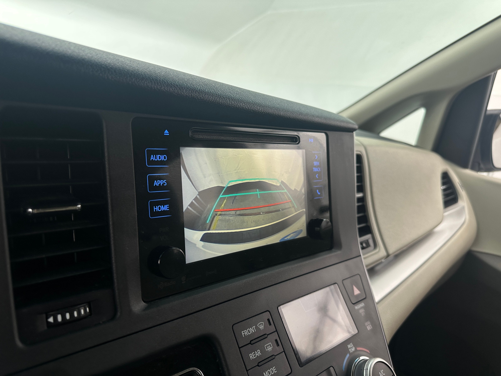 Thumbnail: 2017 Toyota Sienna - 4