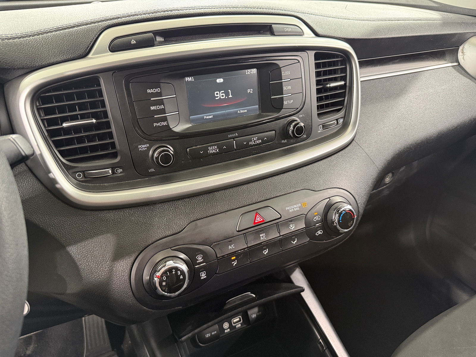 Thumbnail: 2016 Kia Sorento - 4