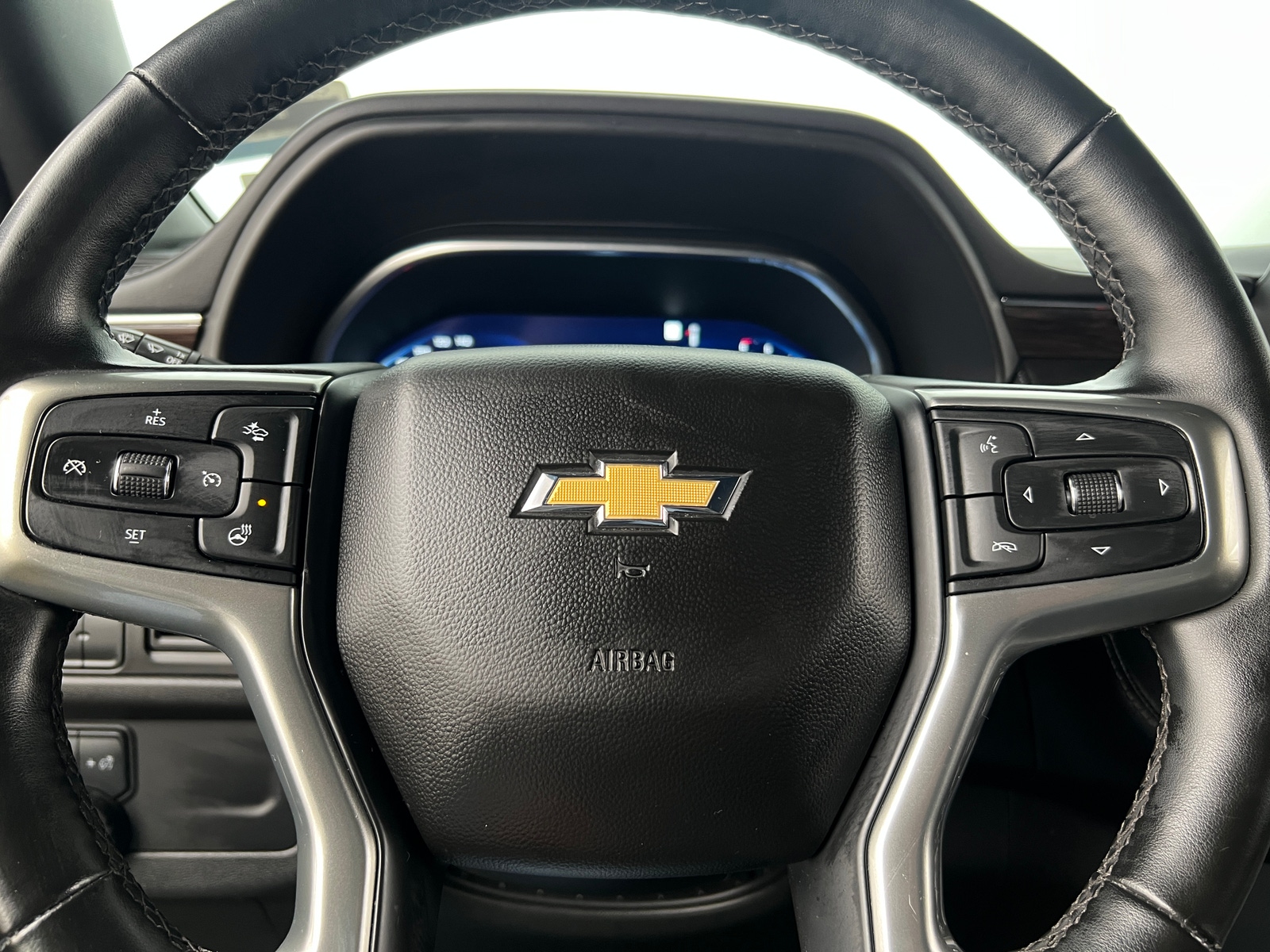 Thumbnail: 2023 Chevrolet Tahoe - 4