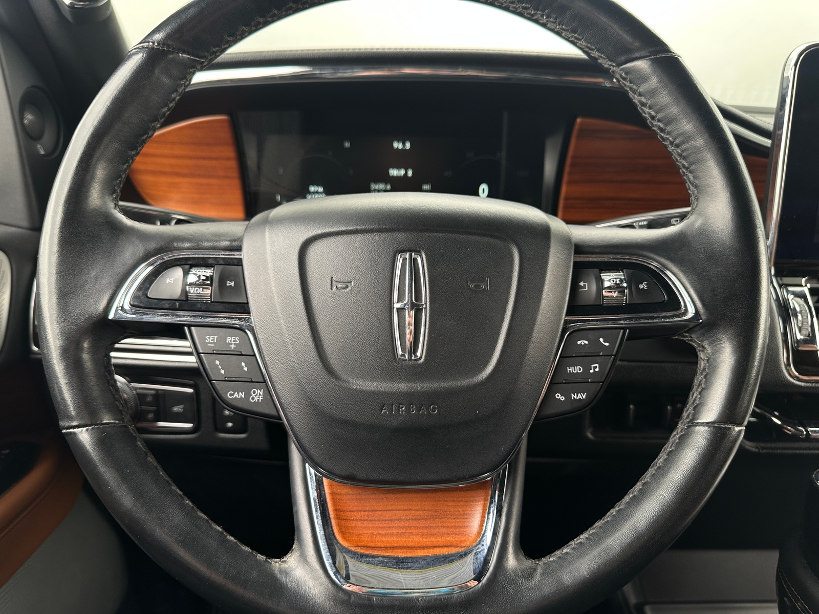 Thumbnail: 2019 Lincoln Navigator - 4