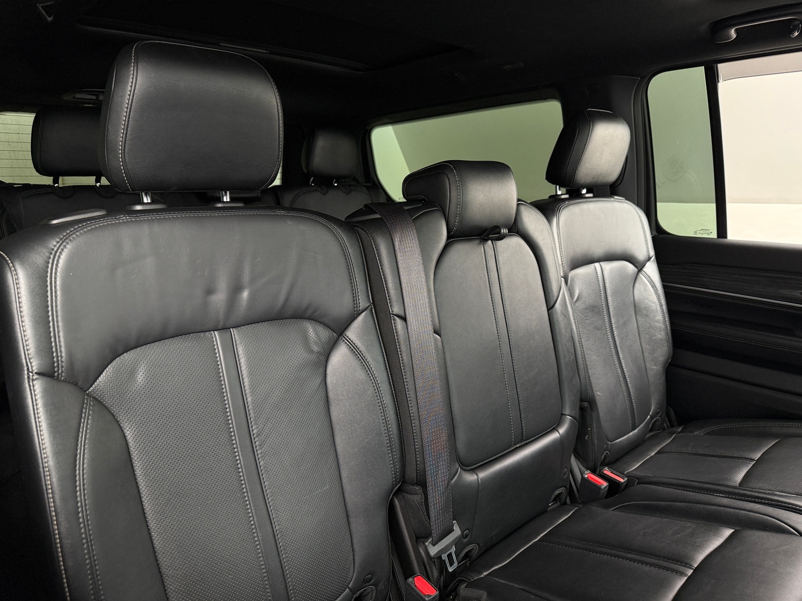 Thumbnail: 2022 Jeep Wagoneer - 5