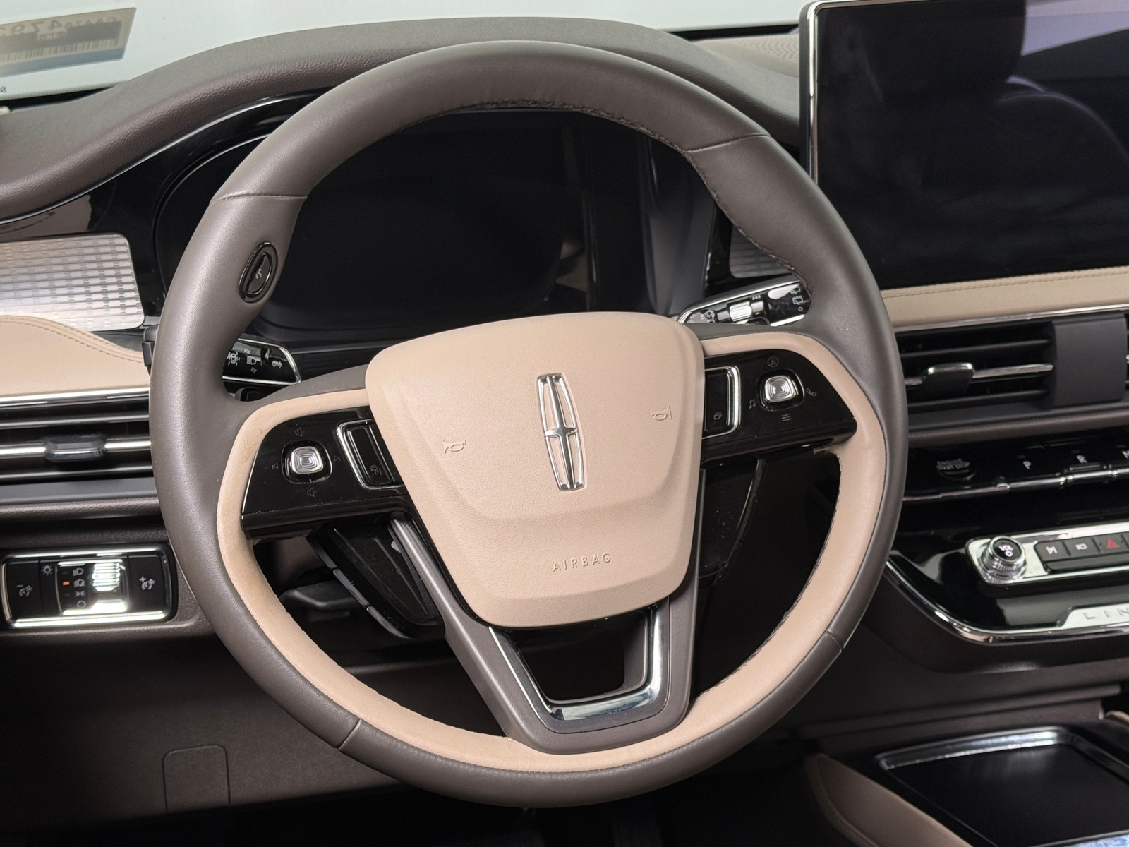 Thumbnail: 2023 Lincoln Corsair - 4