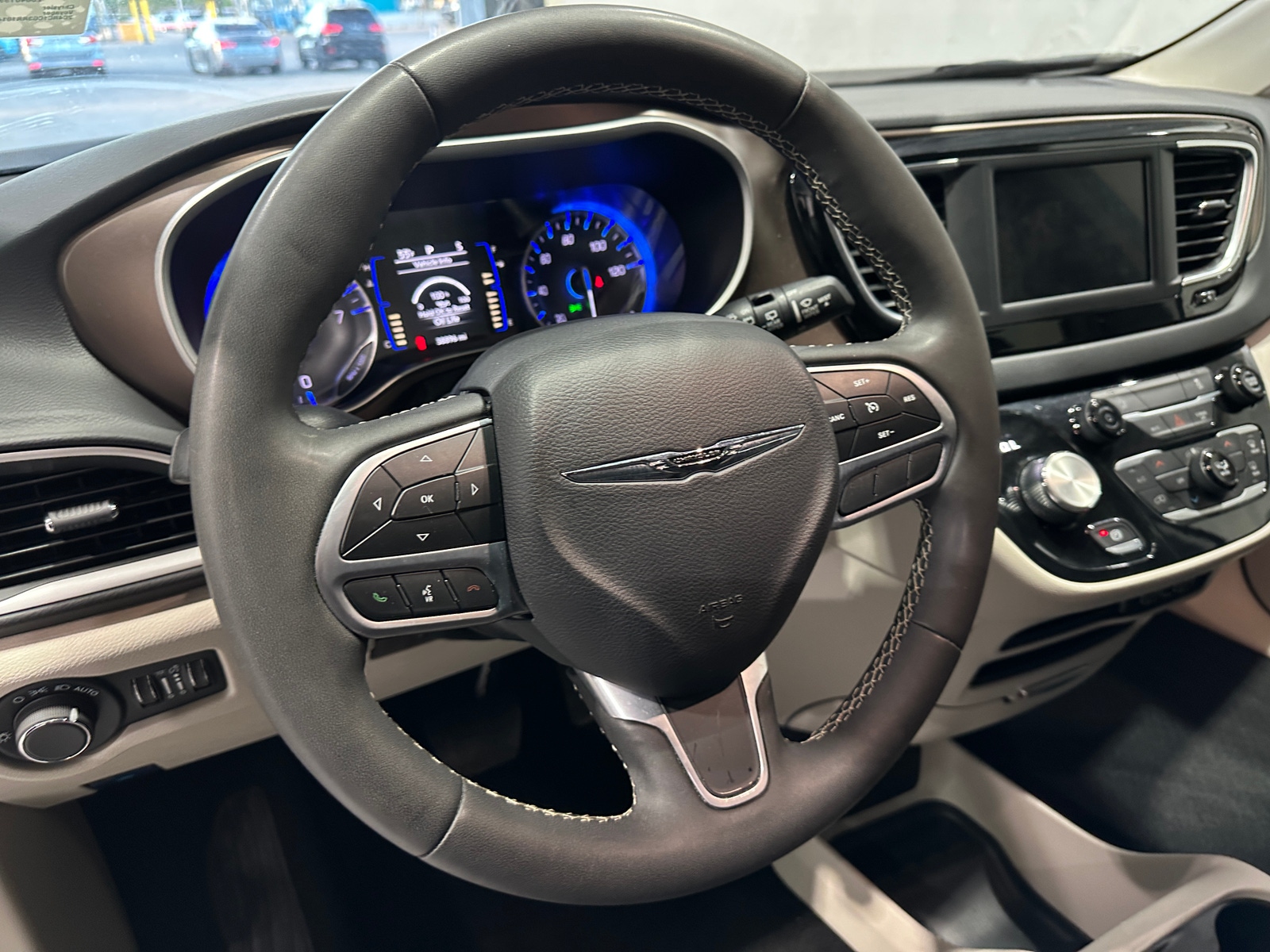 Thumbnail: 2024 Chrysler Voyager - 5