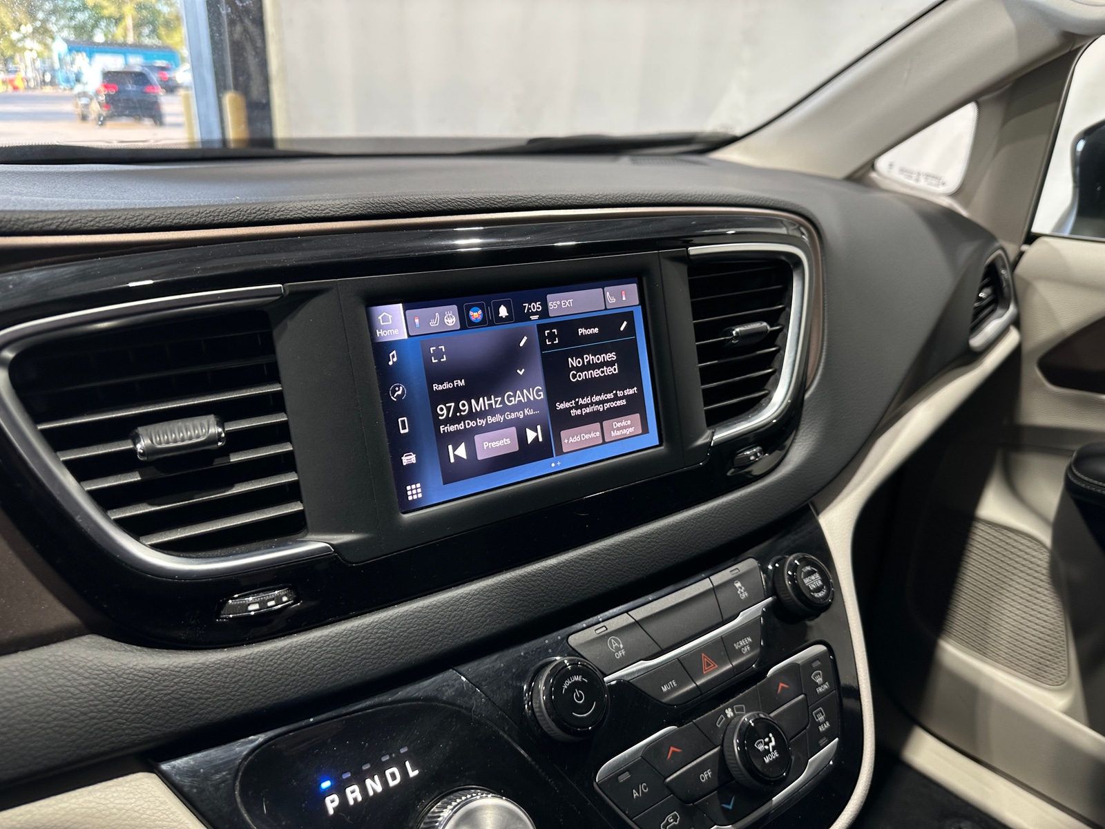 Thumbnail: 2024 Chrysler Voyager - 4