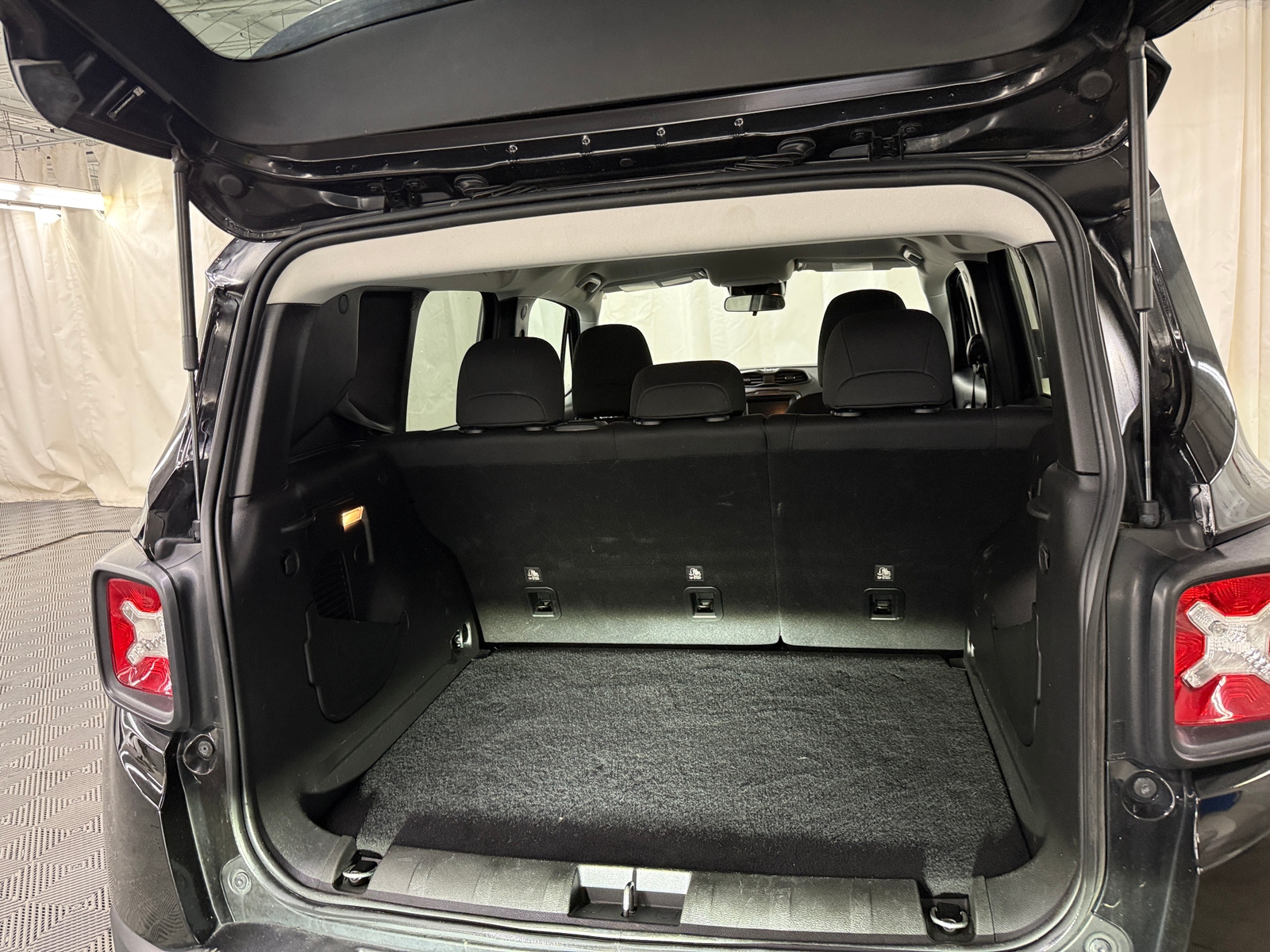 Thumbnail: 2021 Jeep Renegade - 7