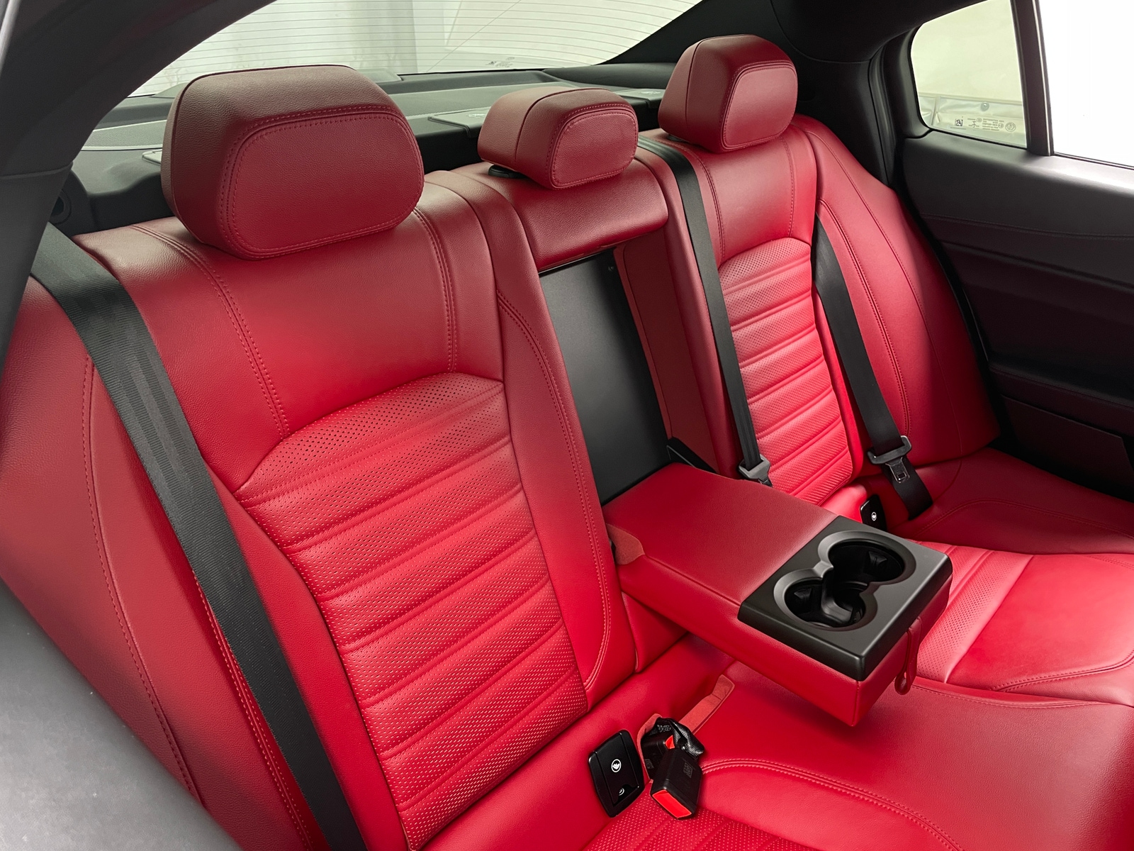 Thumbnail: 2022 Alfa Romeo Giulia - 5