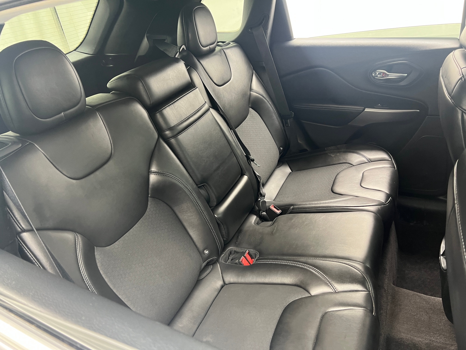 Thumbnail: 2019 Jeep Cherokee - 6