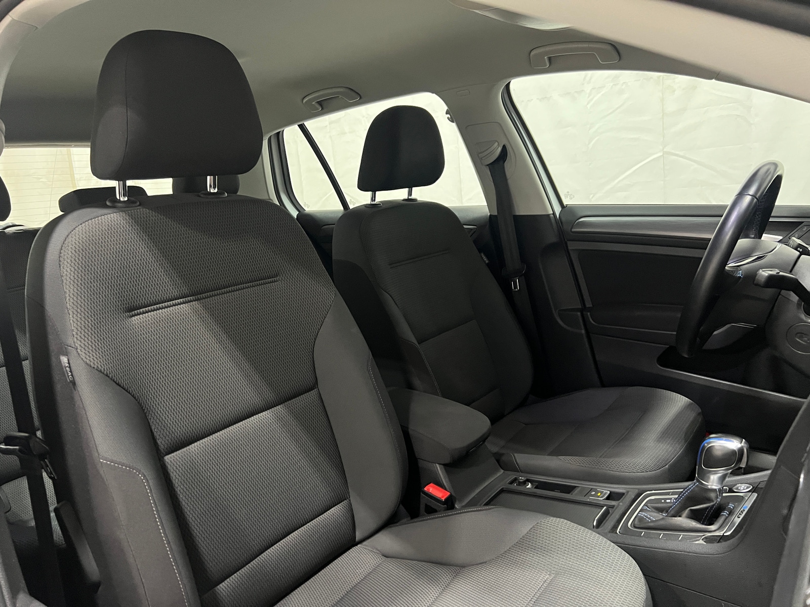 Thumbnail: 2019 Volkswagen e-Golf - 2