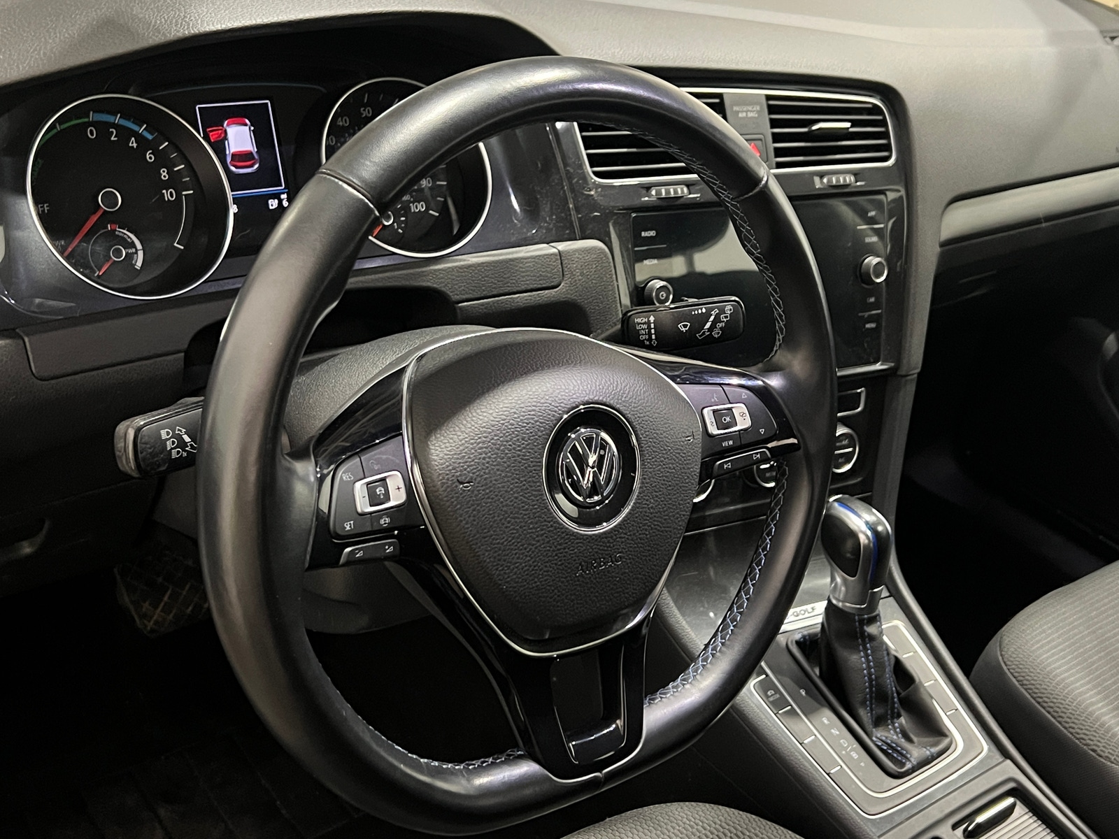 Thumbnail: 2019 Volkswagen e-Golf - 5
