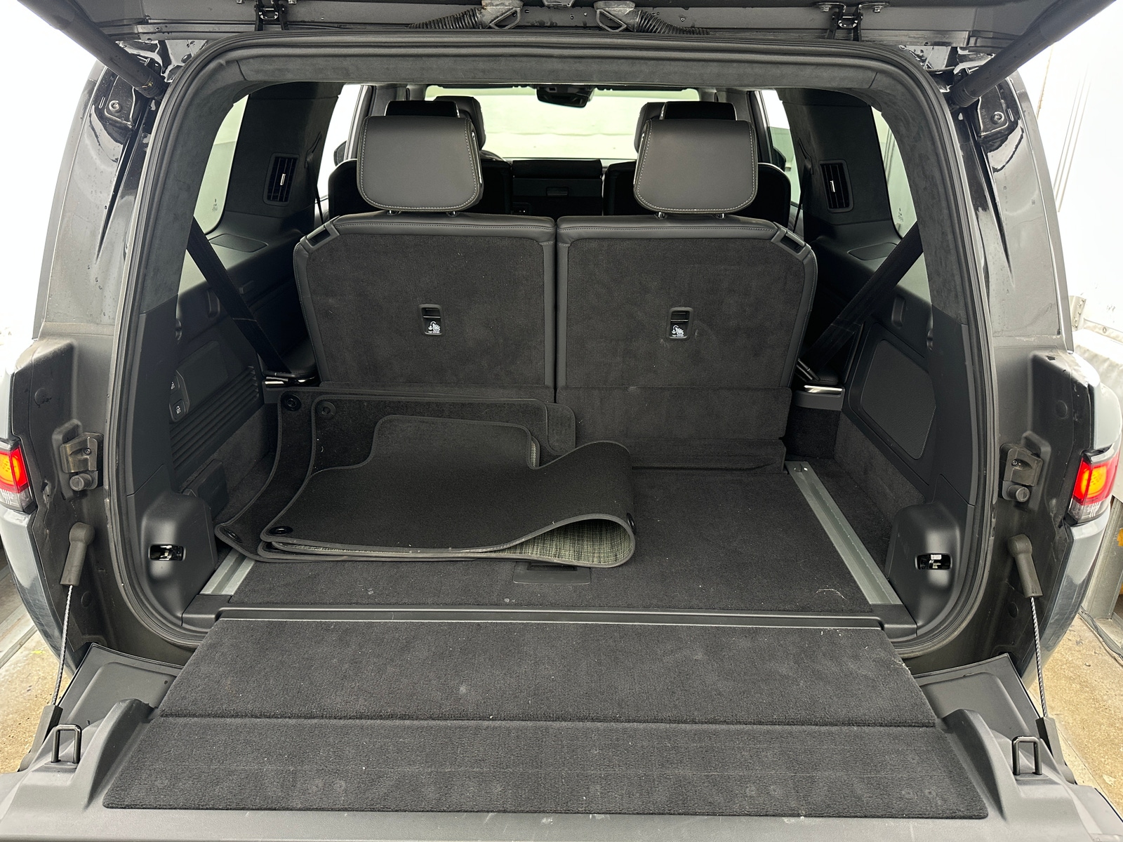 Thumbnail: 2022 Rivian R1S - 6