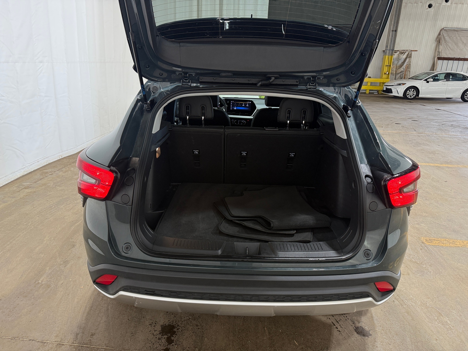 Thumbnail: 2025 Chevrolet Trax - 7