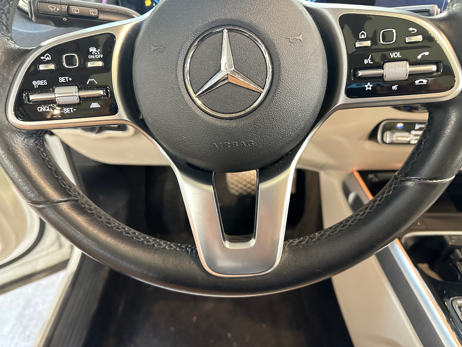 Thumbnail: 2022 Mercedes-Benz GLB - 4