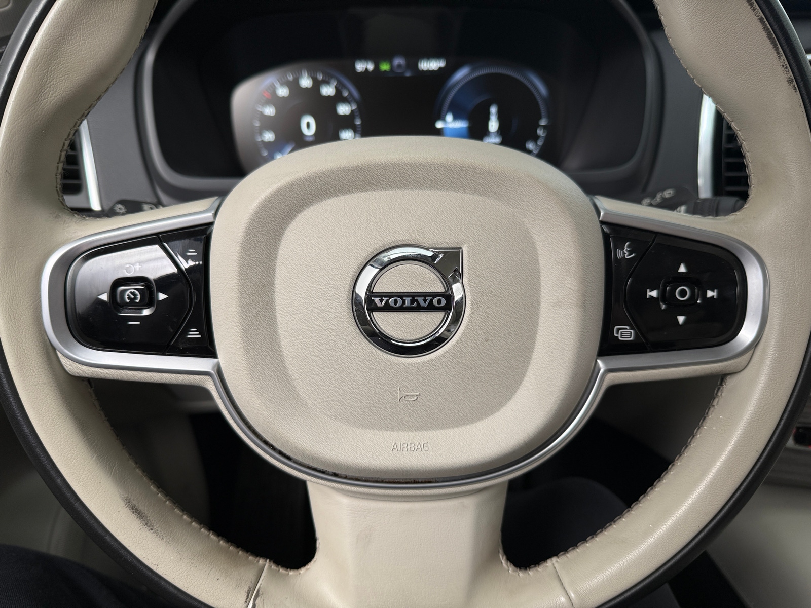 Thumbnail: 2022 Volvo XC90 - 4