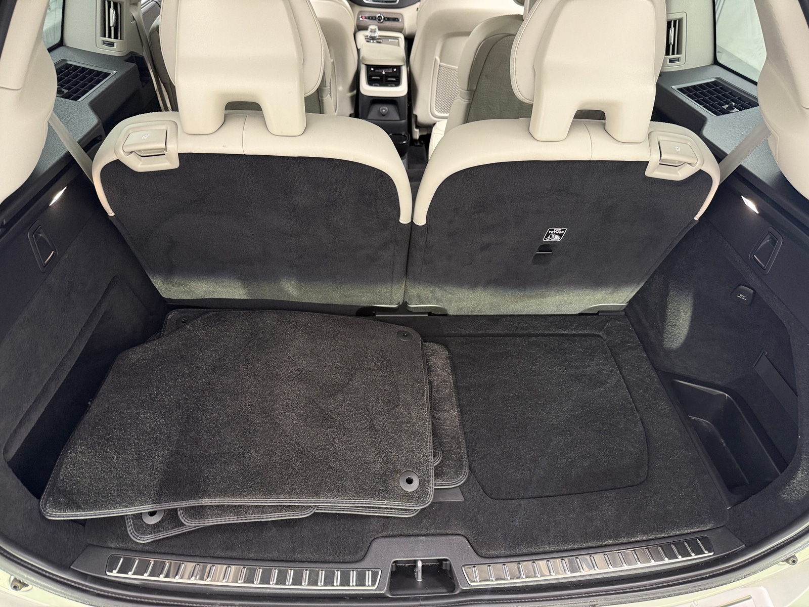 Thumbnail: 2022 Volvo XC90 - 6