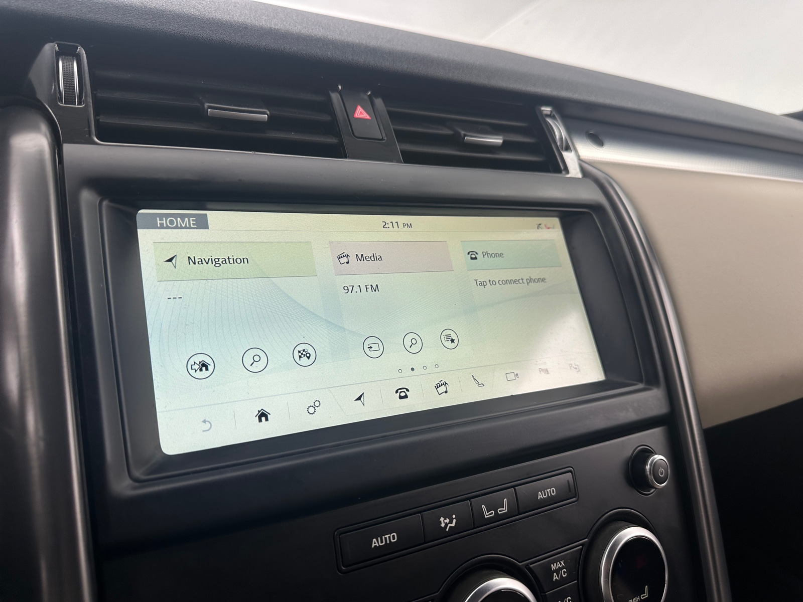 Thumbnail: 2020 Land Rover Discovery - 3