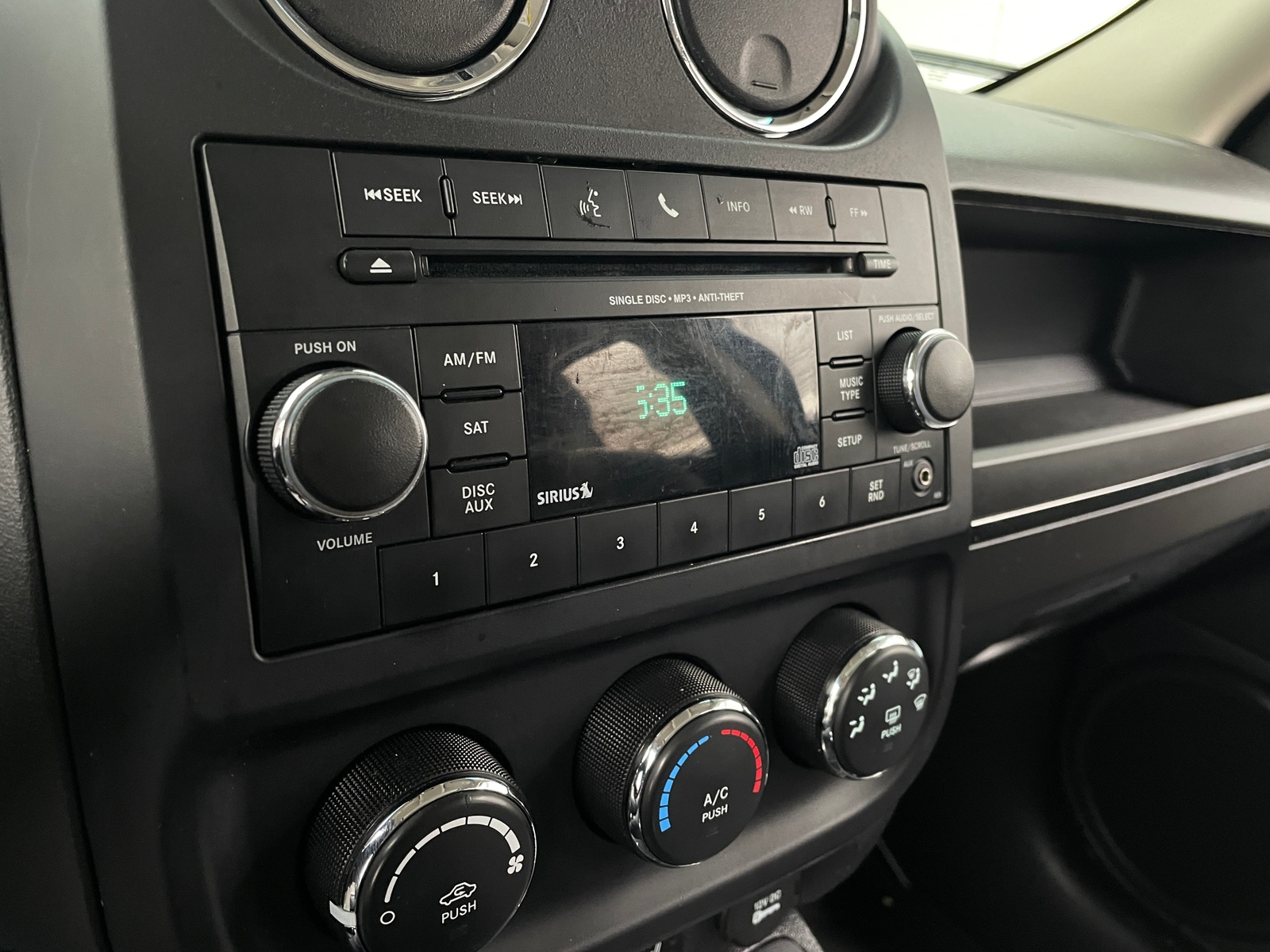 Thumbnail: 2016 Jeep Patriot - 3