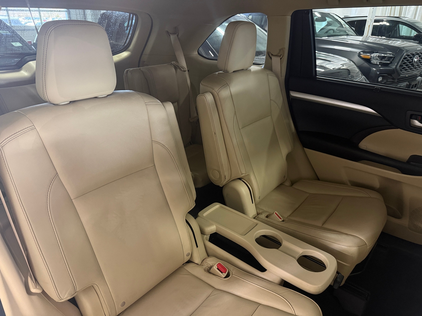 Thumbnail: 2016 Toyota Highlander - 5