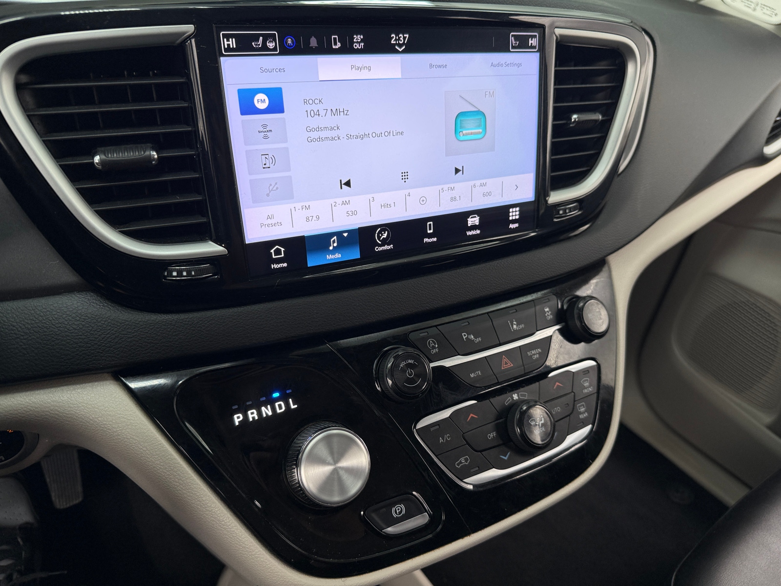 Thumbnail: 2024 Chrysler Pacifica - 3