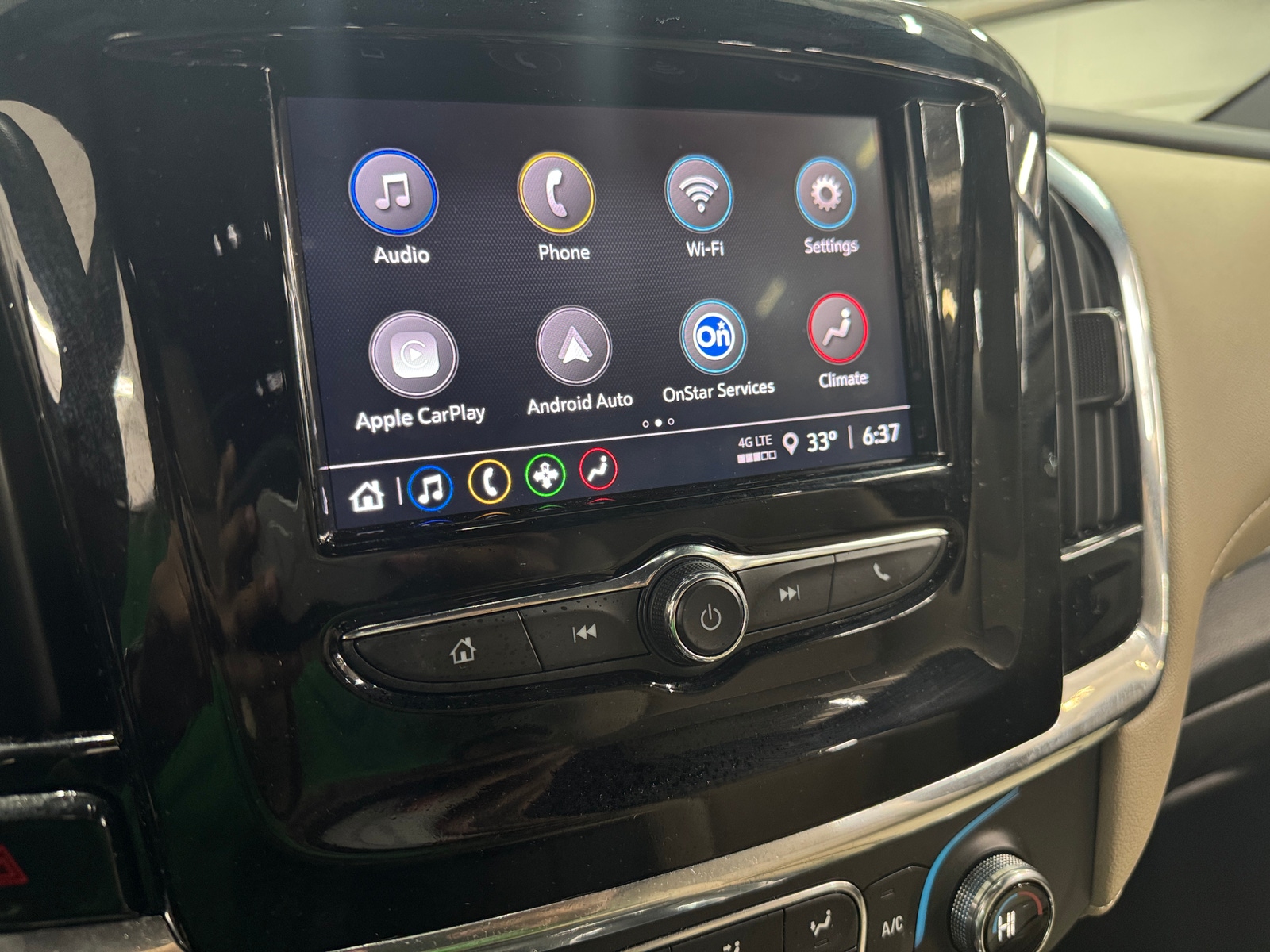 Thumbnail: 2023 Chevrolet Traverse - 4