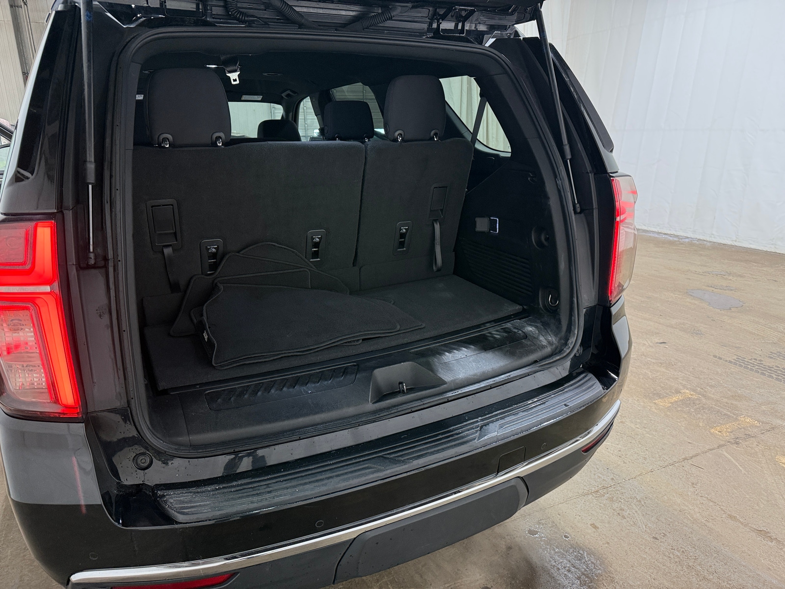 Thumbnail: 2023 Chevrolet Tahoe - 7