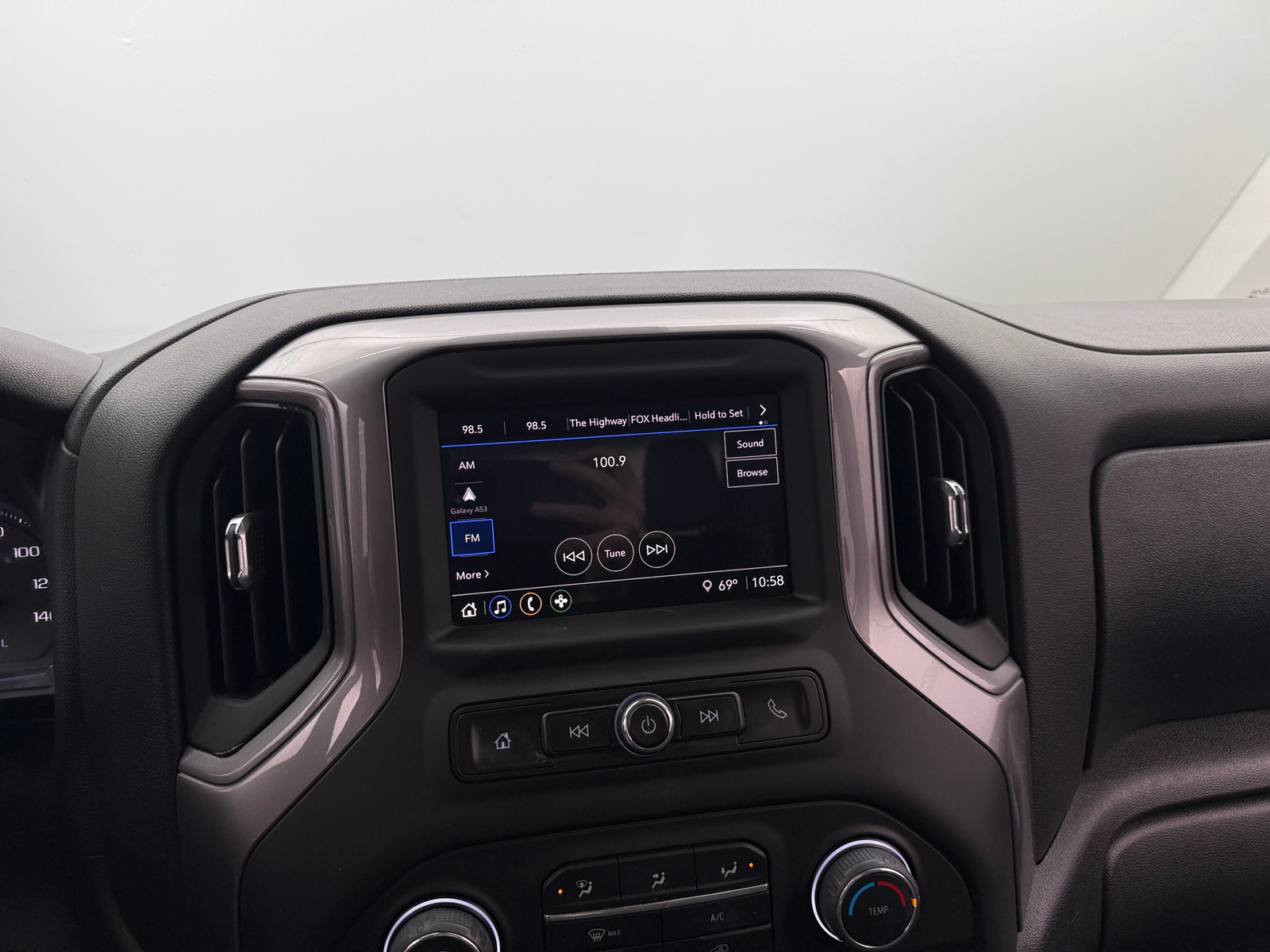 Thumbnail: 2022 Chevrolet Silverado 1500 - 4