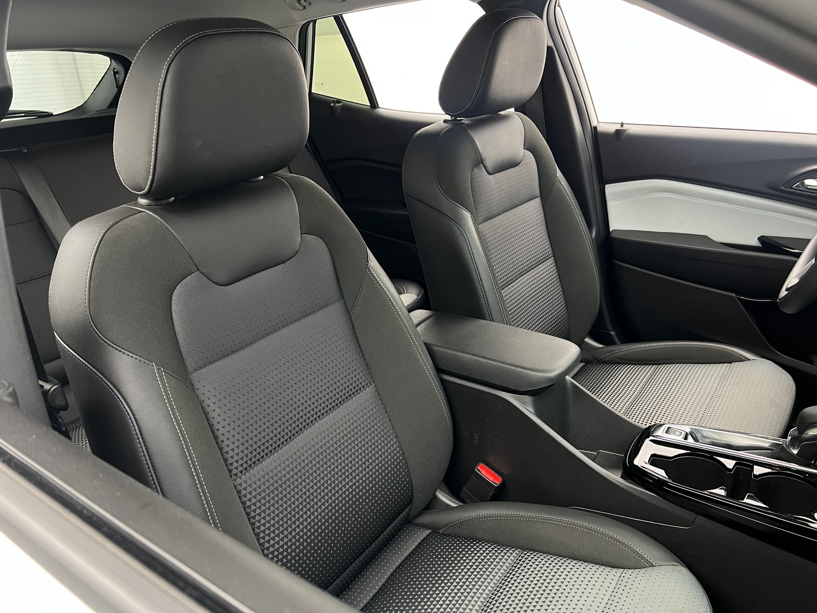 Thumbnail: 2025 Chevrolet Trax - 2