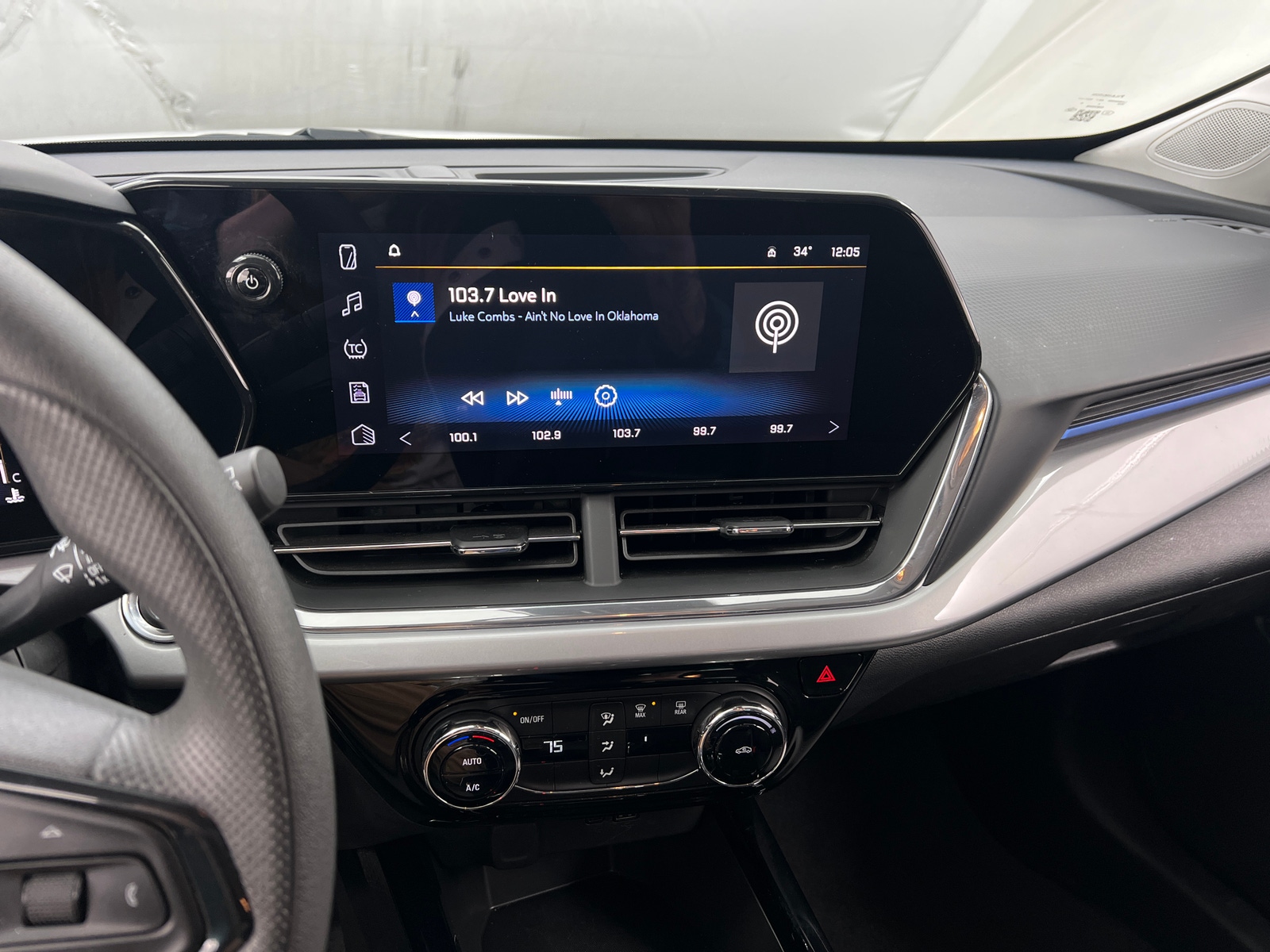 Thumbnail: 2025 Chevrolet Trax - 4