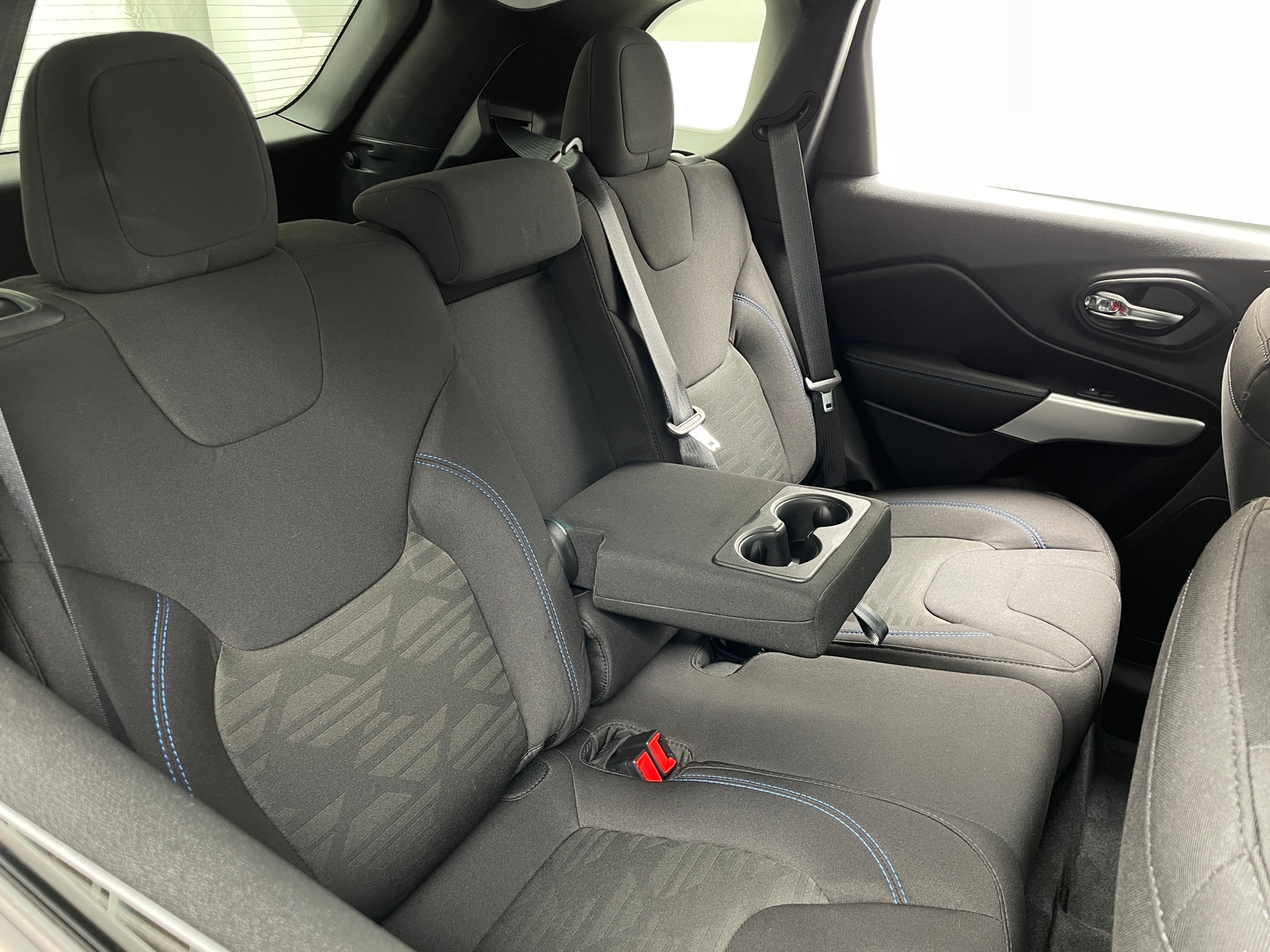 Thumbnail: 2019 Jeep Cherokee - 6