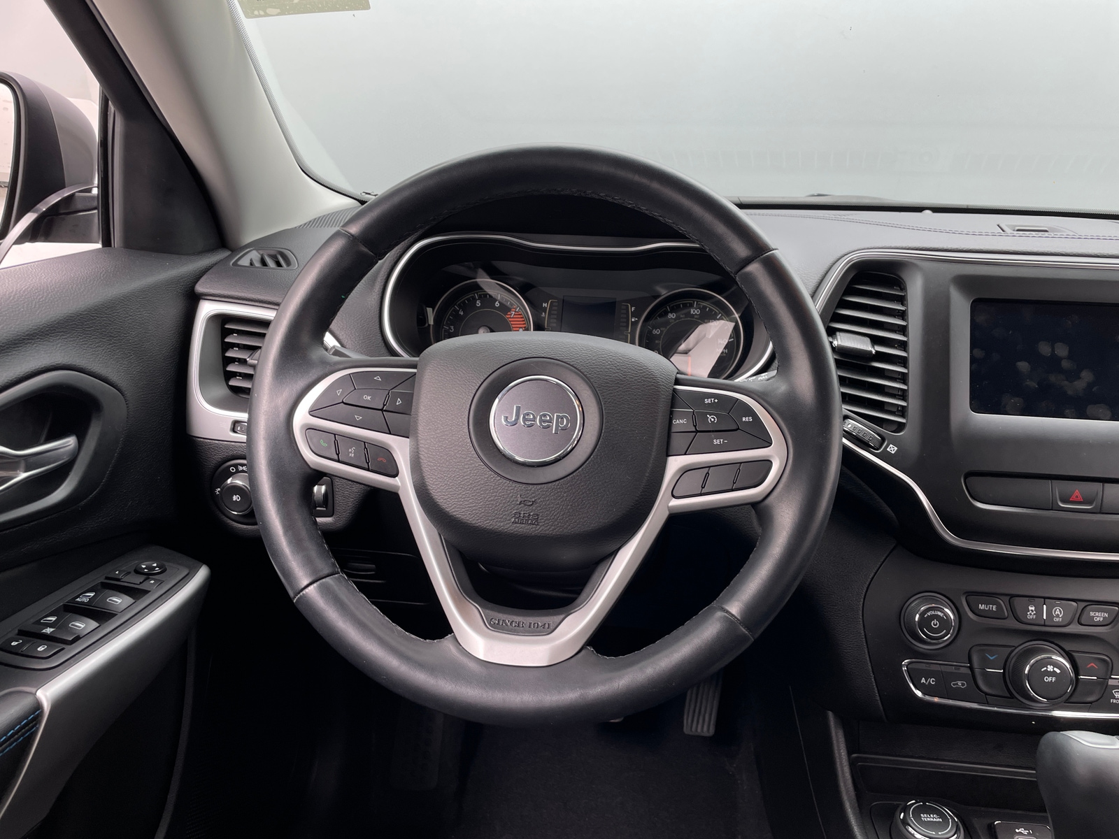 Thumbnail: 2019 Jeep Cherokee - 5