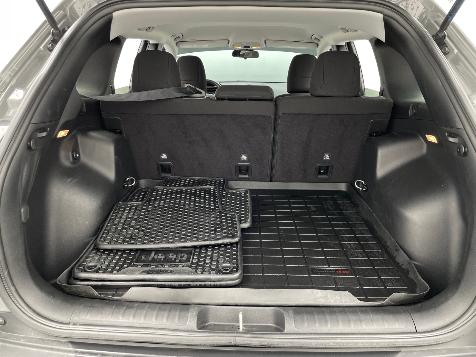 Thumbnail: 2019 Jeep Cherokee - 7