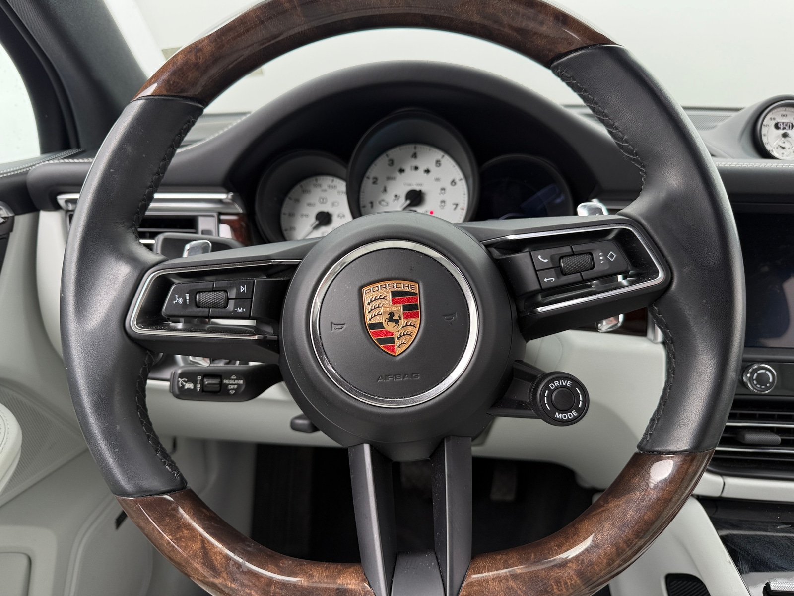 Thumbnail: 2023 Porsche Macan - 4