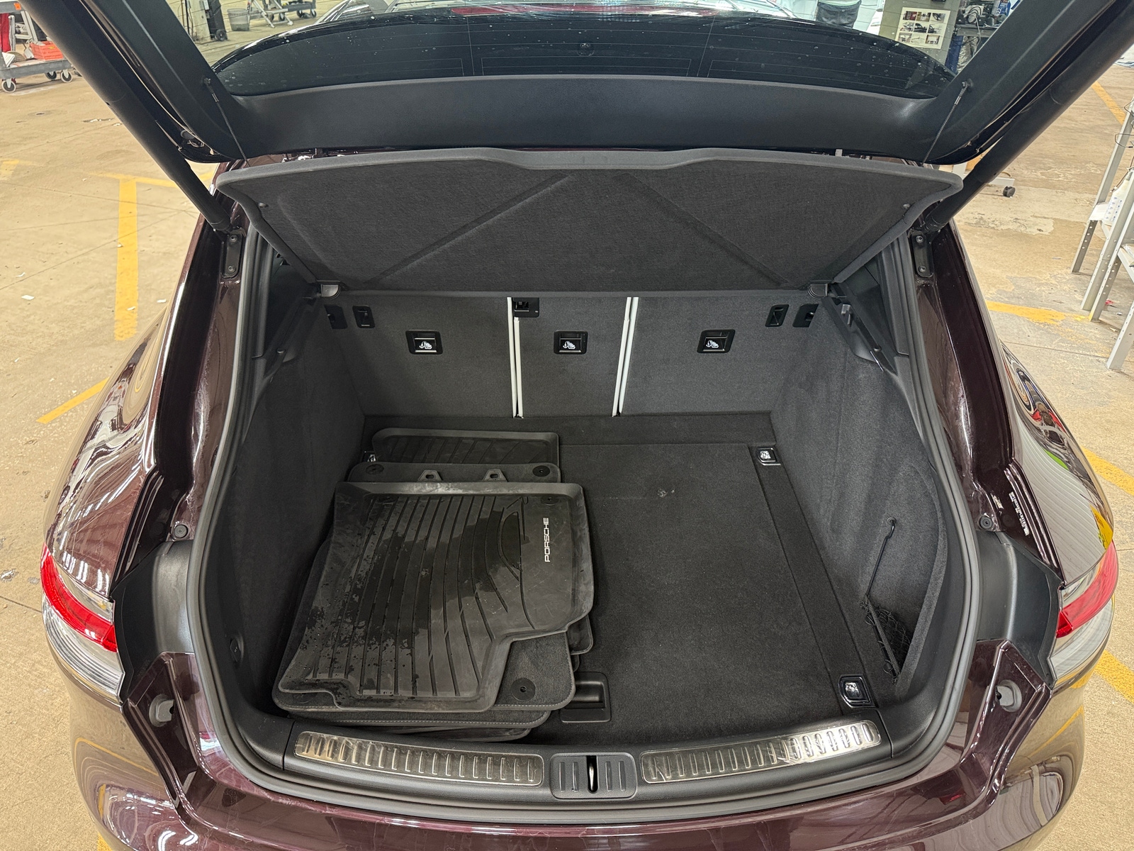 Thumbnail: 2023 Porsche Macan - 6