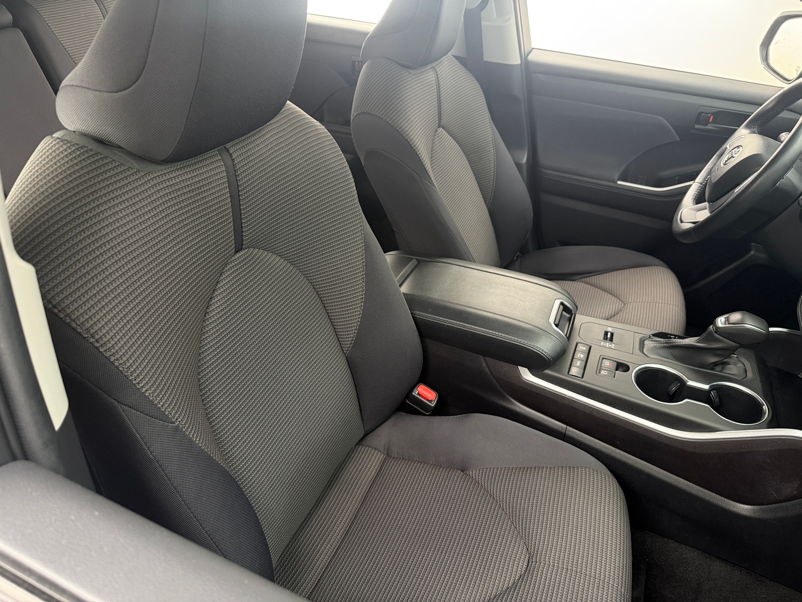 Thumbnail: 2022 Toyota Highlander - 2