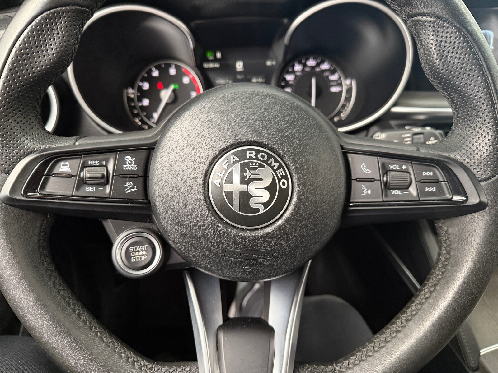 Thumbnail: 2022 Alfa Romeo Stelvio - 4