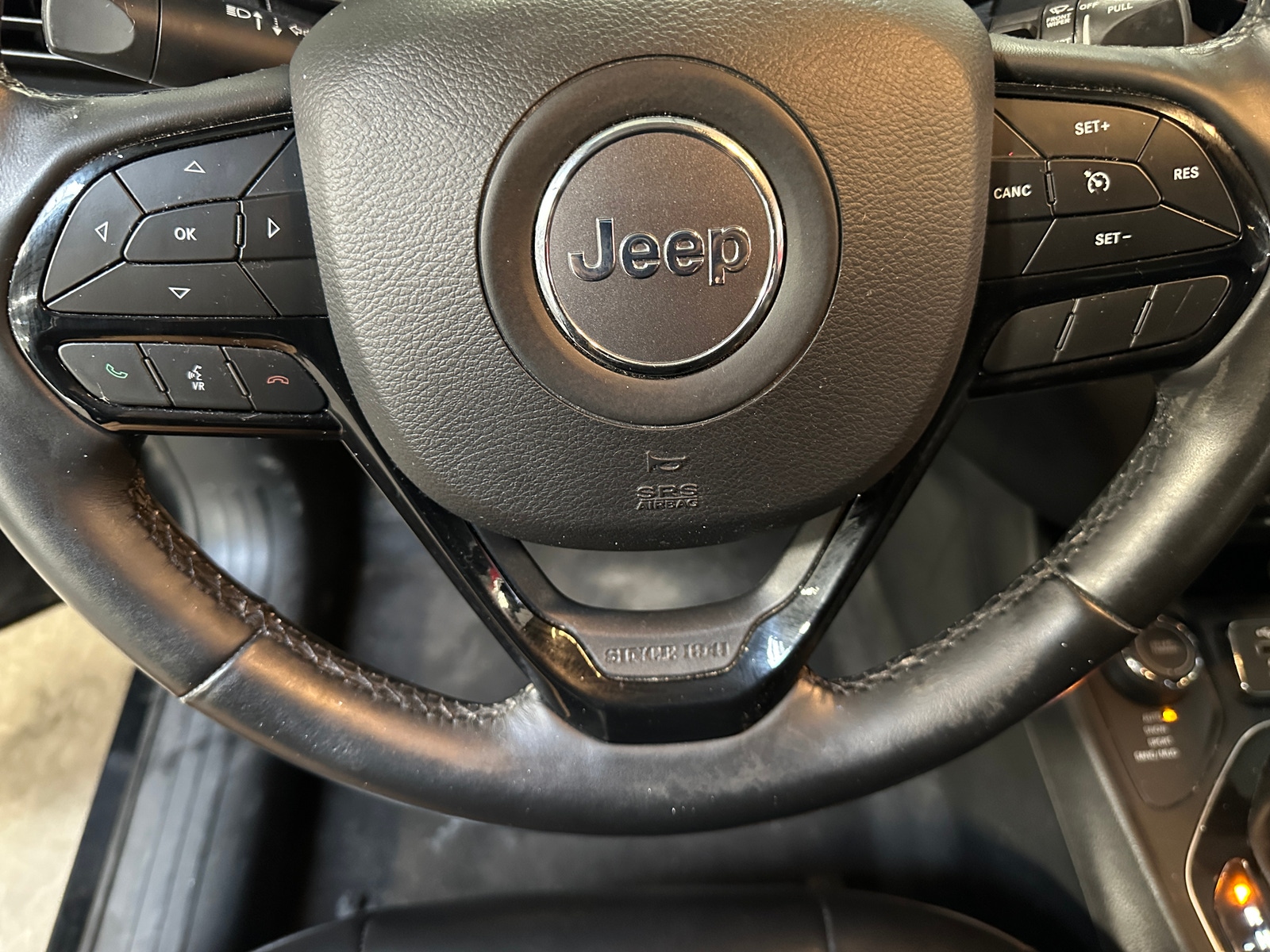 Thumbnail: 2019 Jeep Cherokee - 5