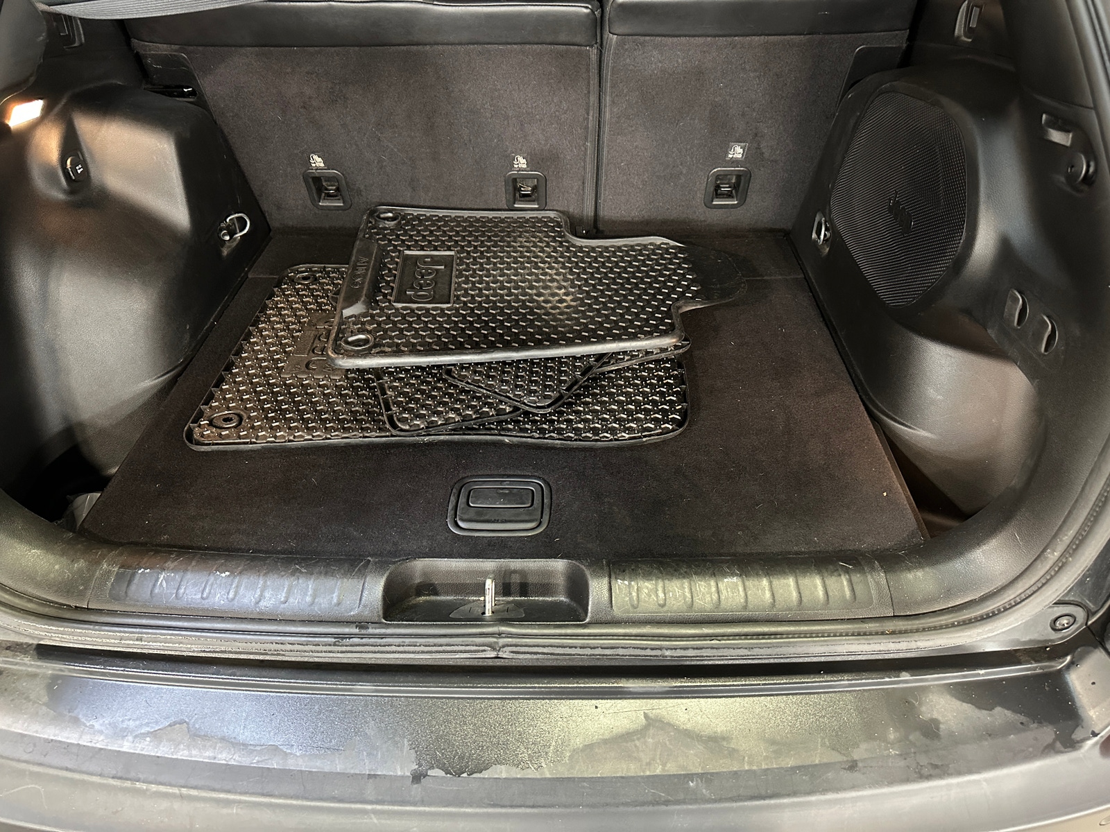 Thumbnail: 2019 Jeep Cherokee - 7