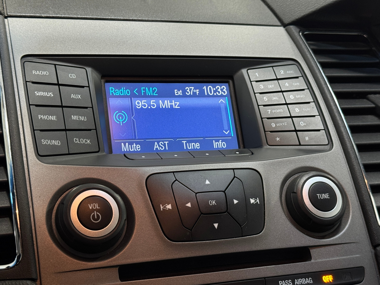 Thumbnail: 2014 Ford Taurus - 3