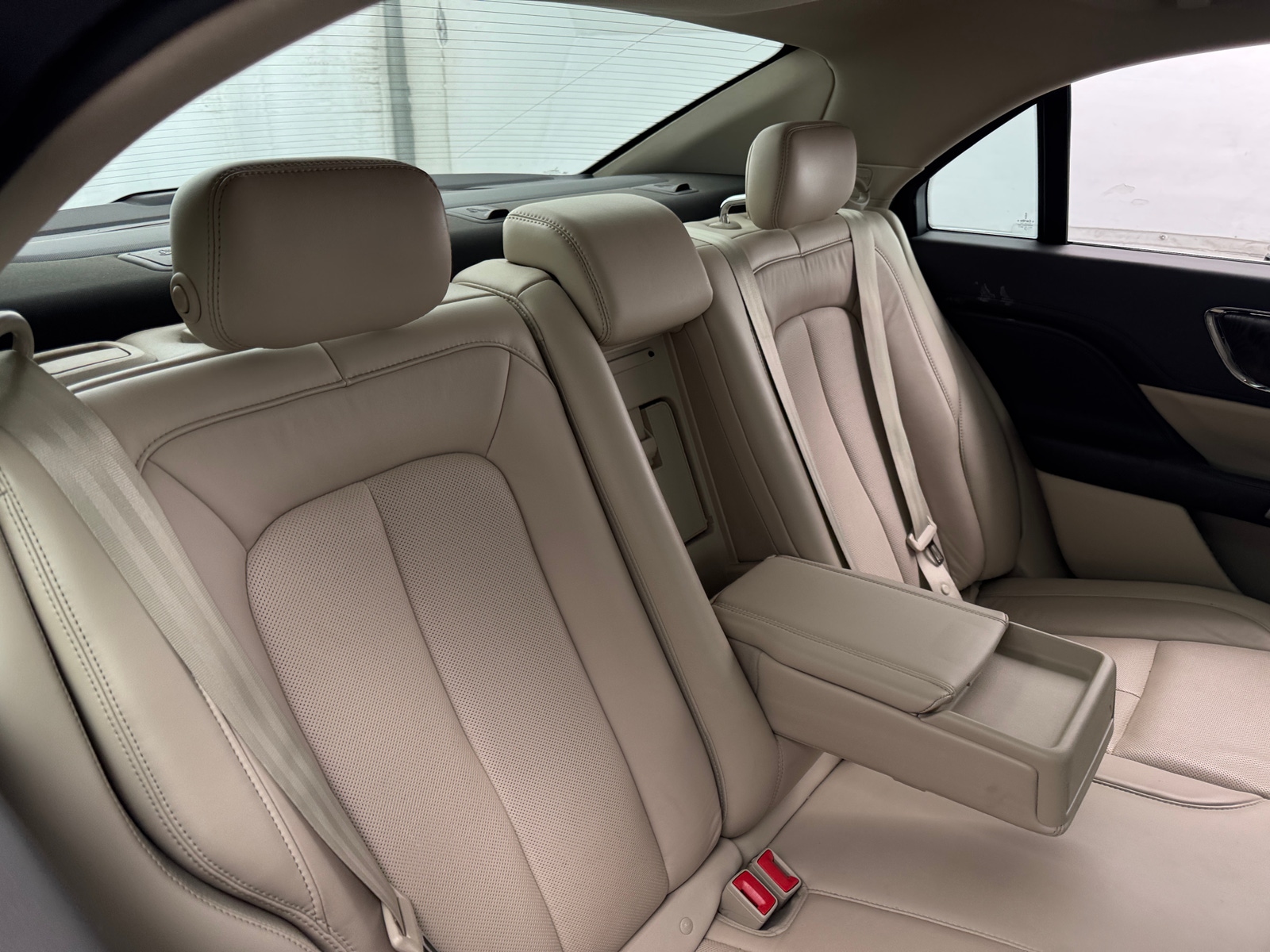 Thumbnail: 2018 Lincoln Continental - 5