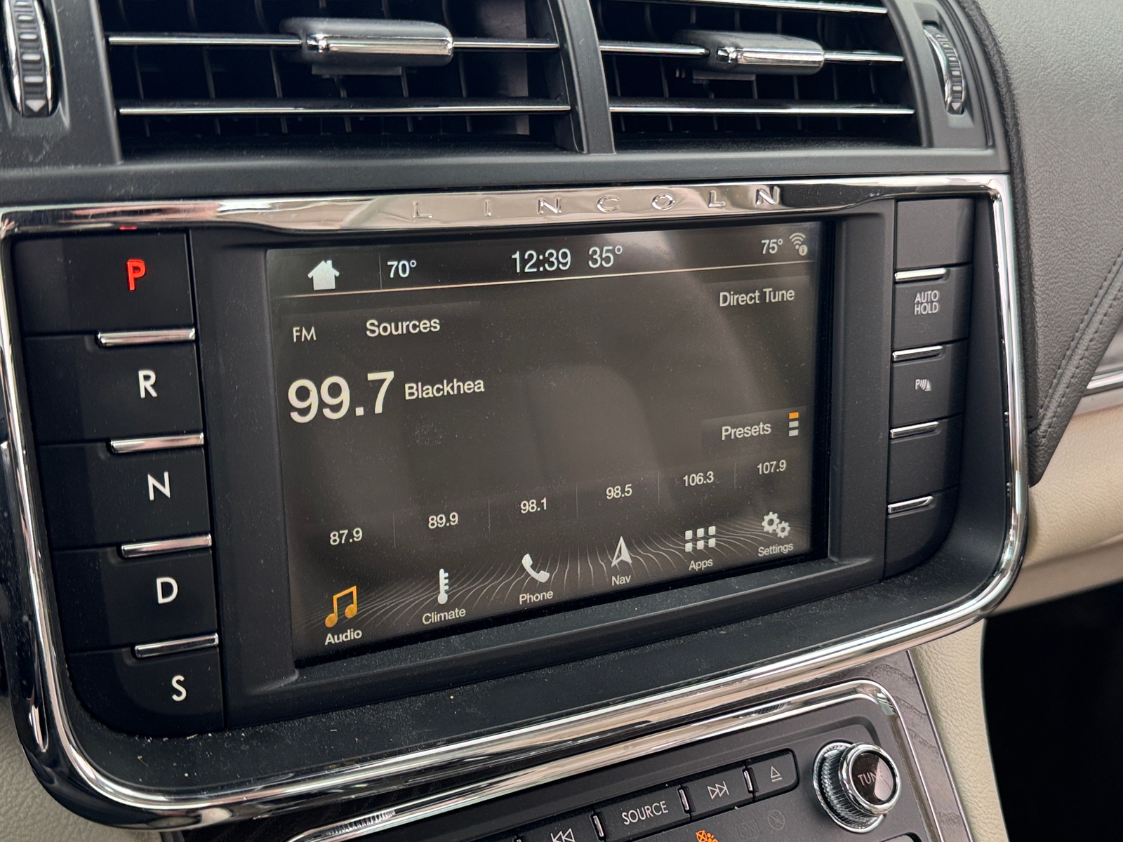 Thumbnail: 2018 Lincoln Continental - 3