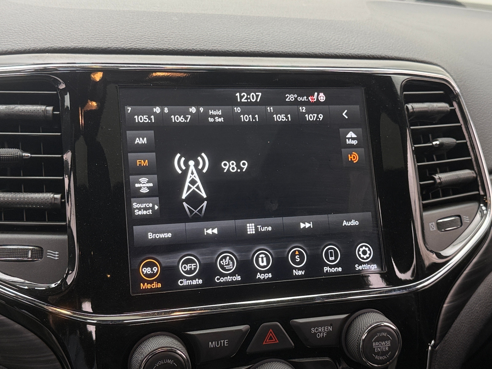 Thumbnail: 2020 Jeep Grand Cherokee - 4