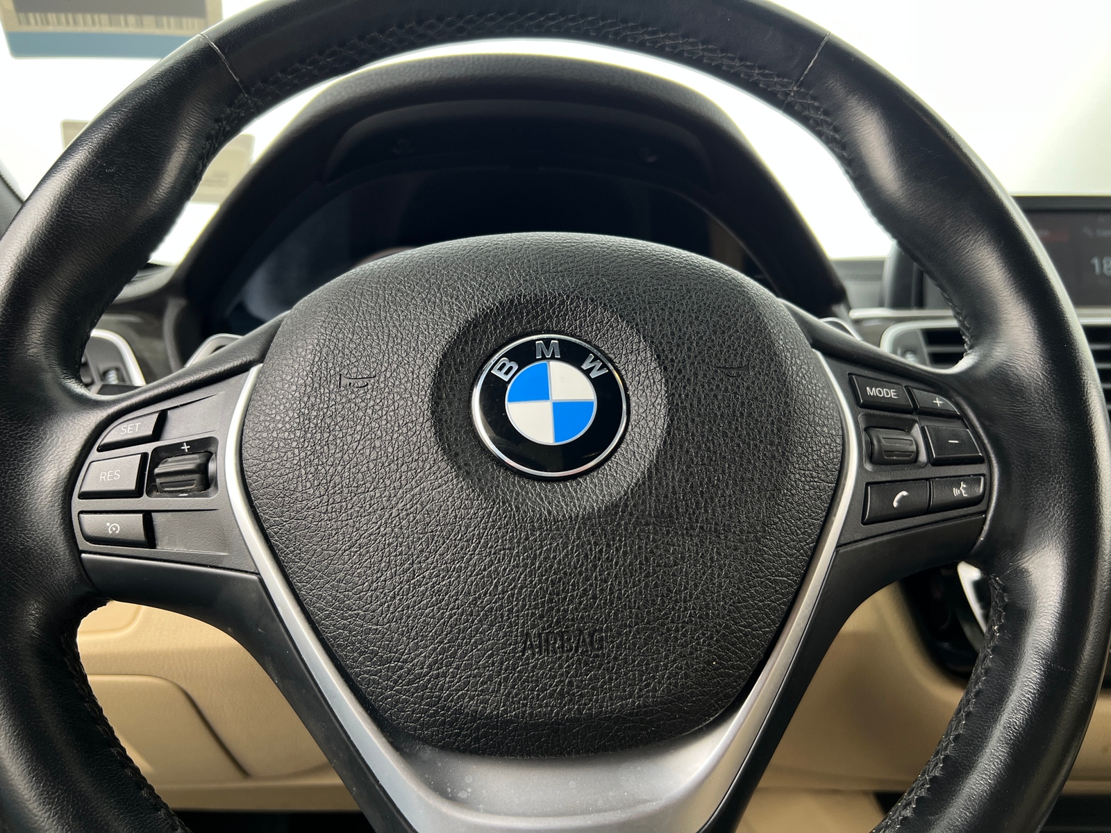 Thumbnail: 2018 BMW 3 Series - 4