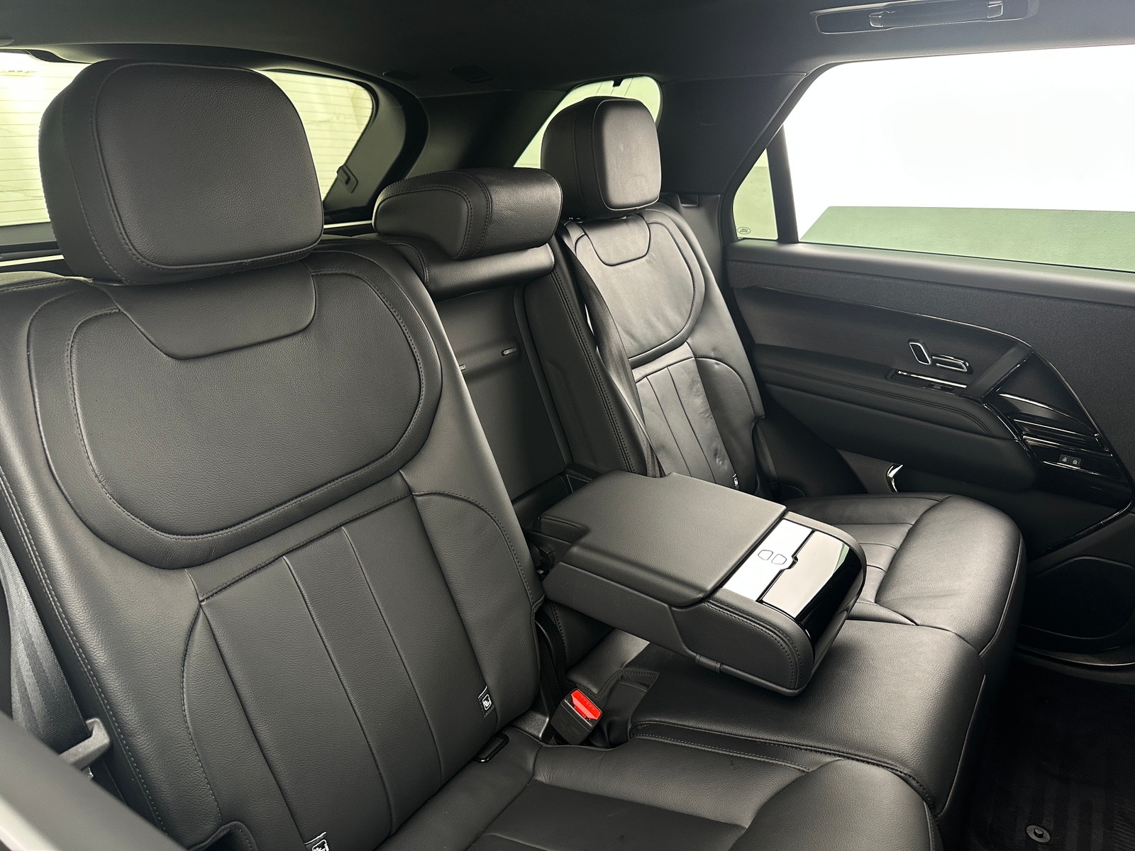 Thumbnail: 2025 Land Rover Range Rover Sport - 5